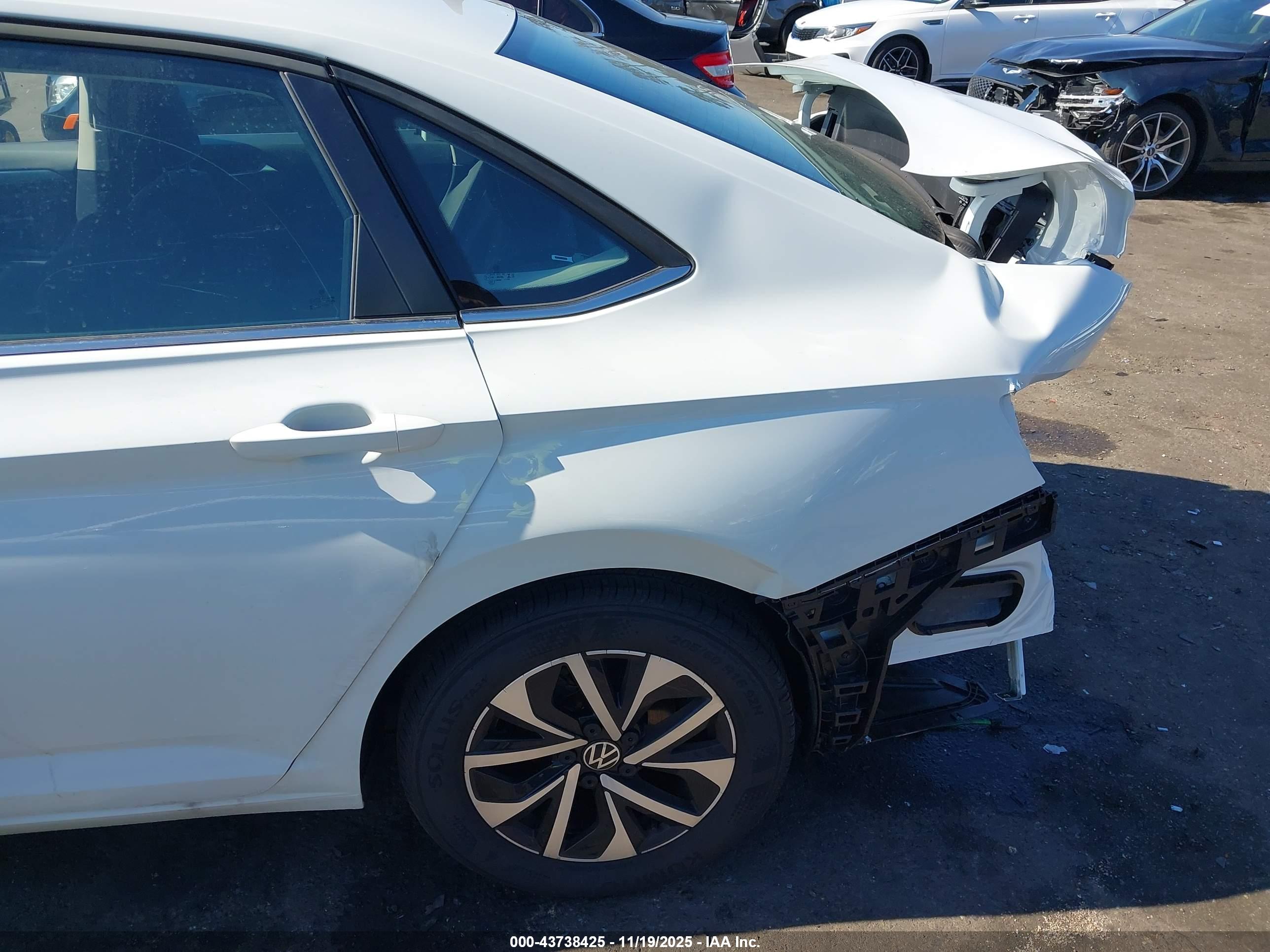VOLKSWAGEN JETTA image 6
