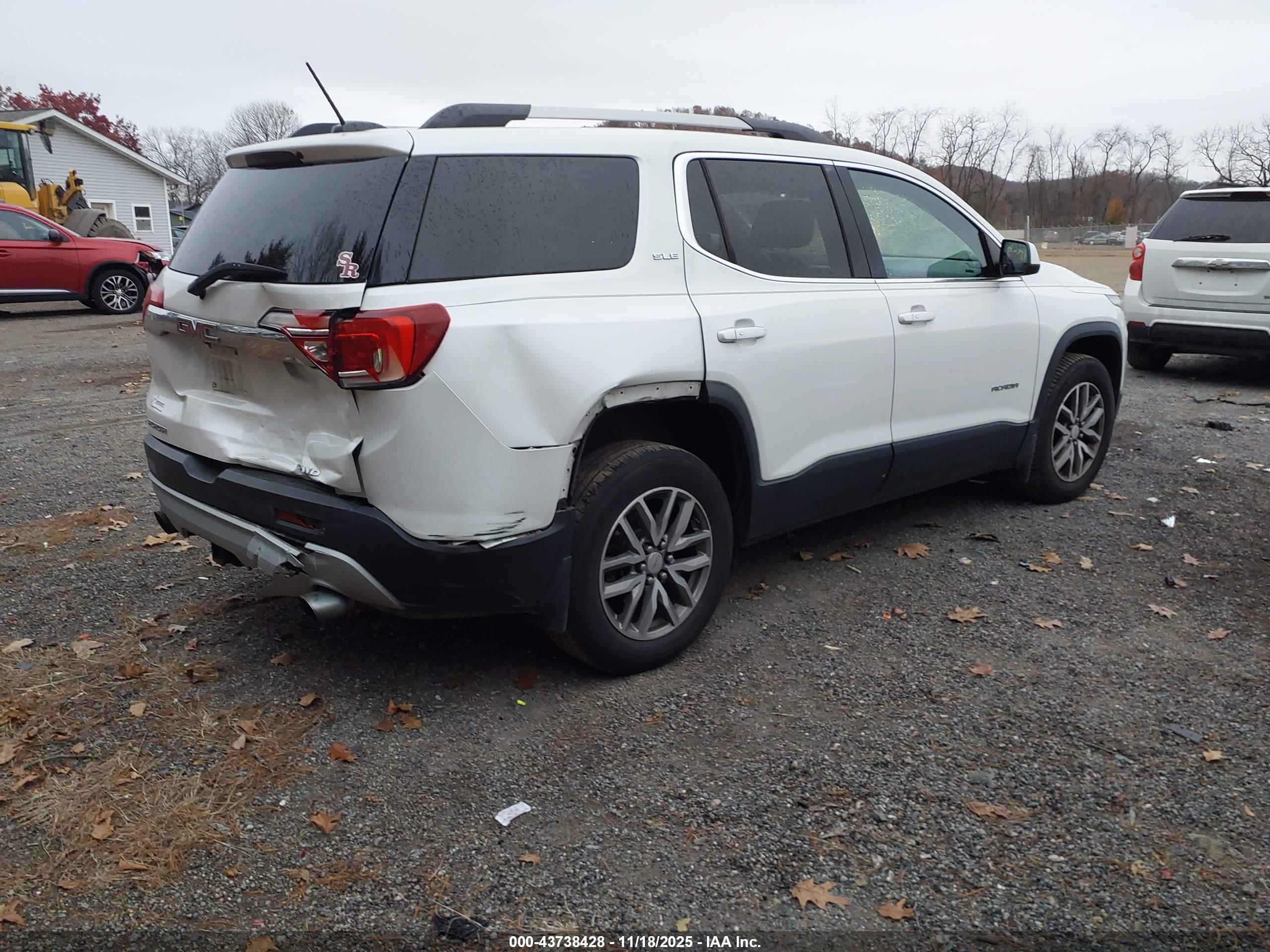 GMC ACADIA image 4