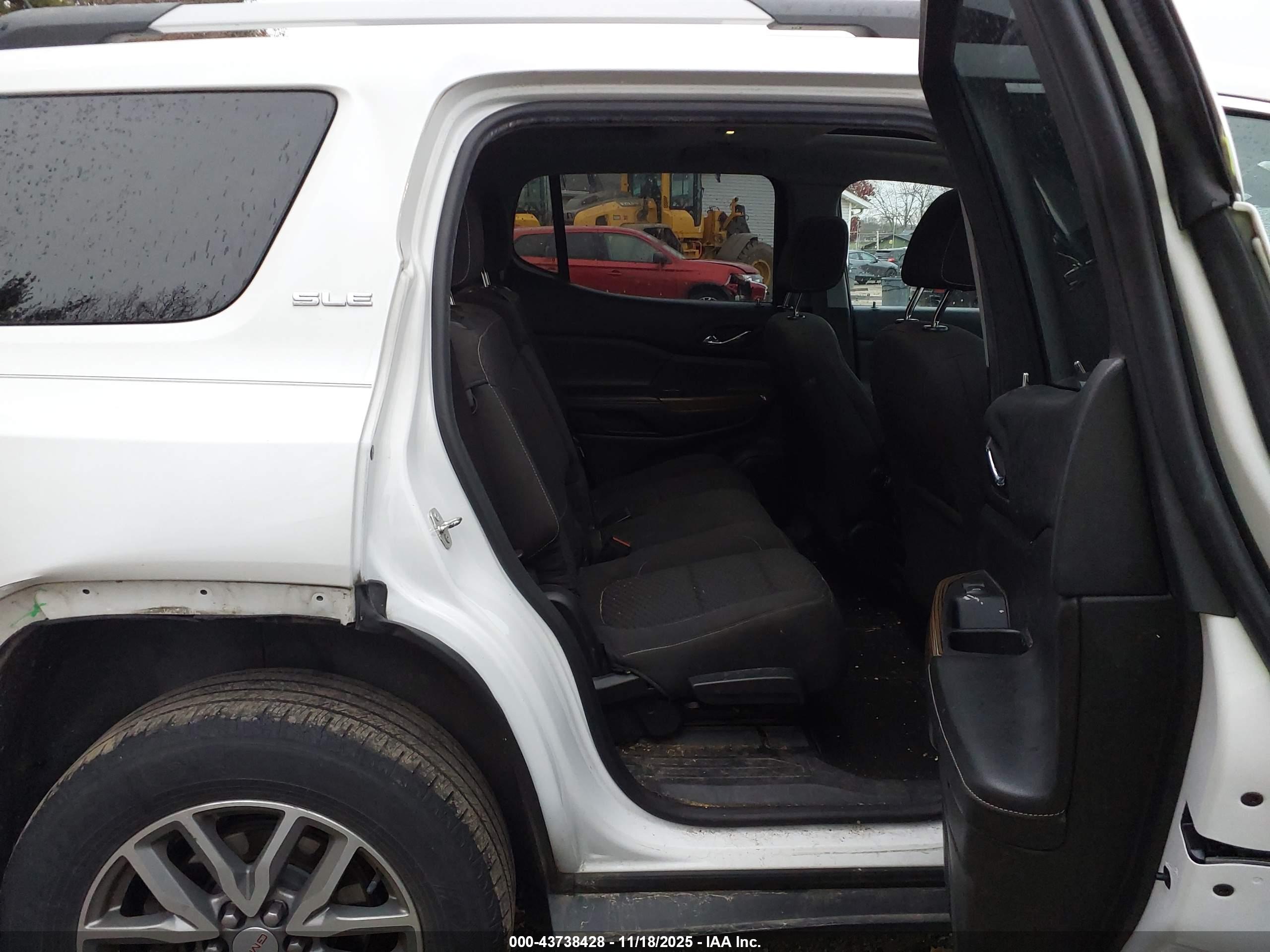 GMC ACADIA image 8