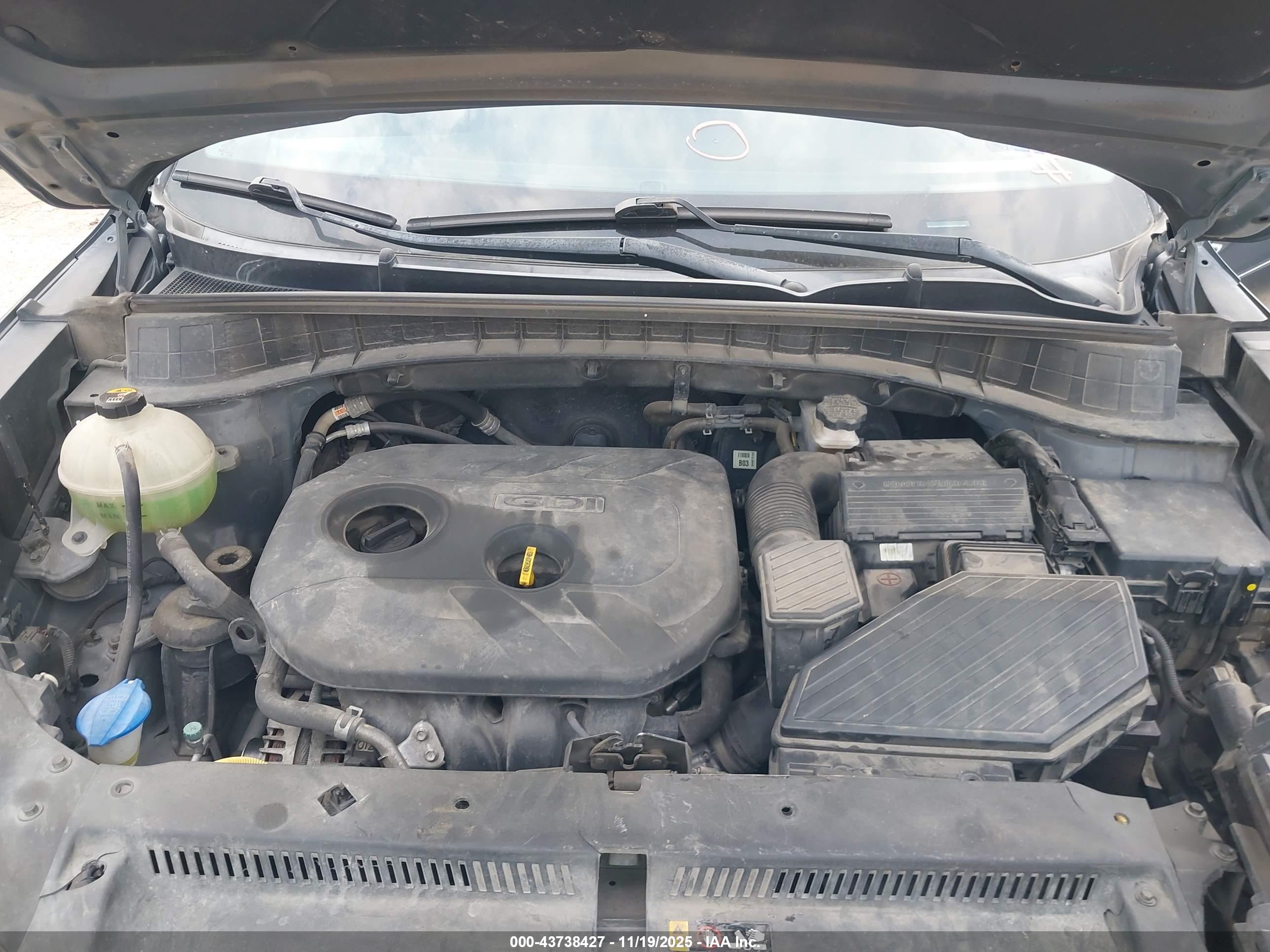 HYUNDAI TUCSON image 10