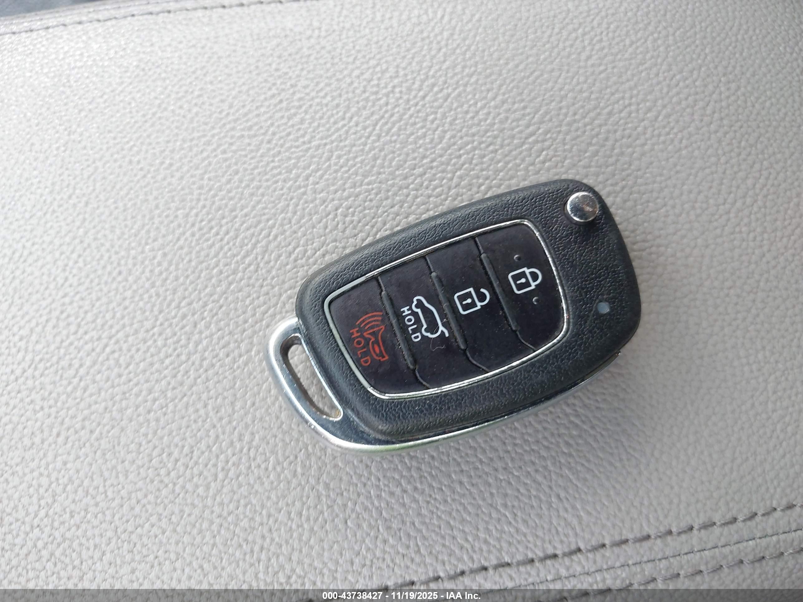HYUNDAI TUCSON image 11