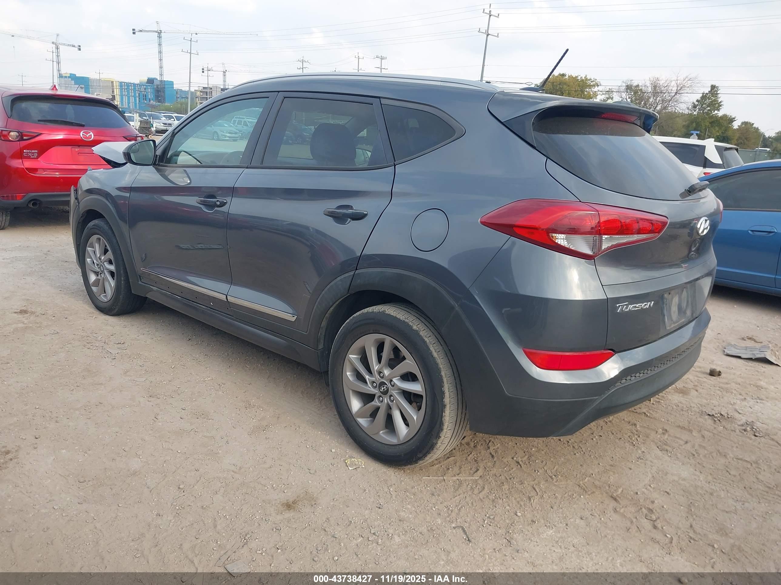 HYUNDAI TUCSON image 3