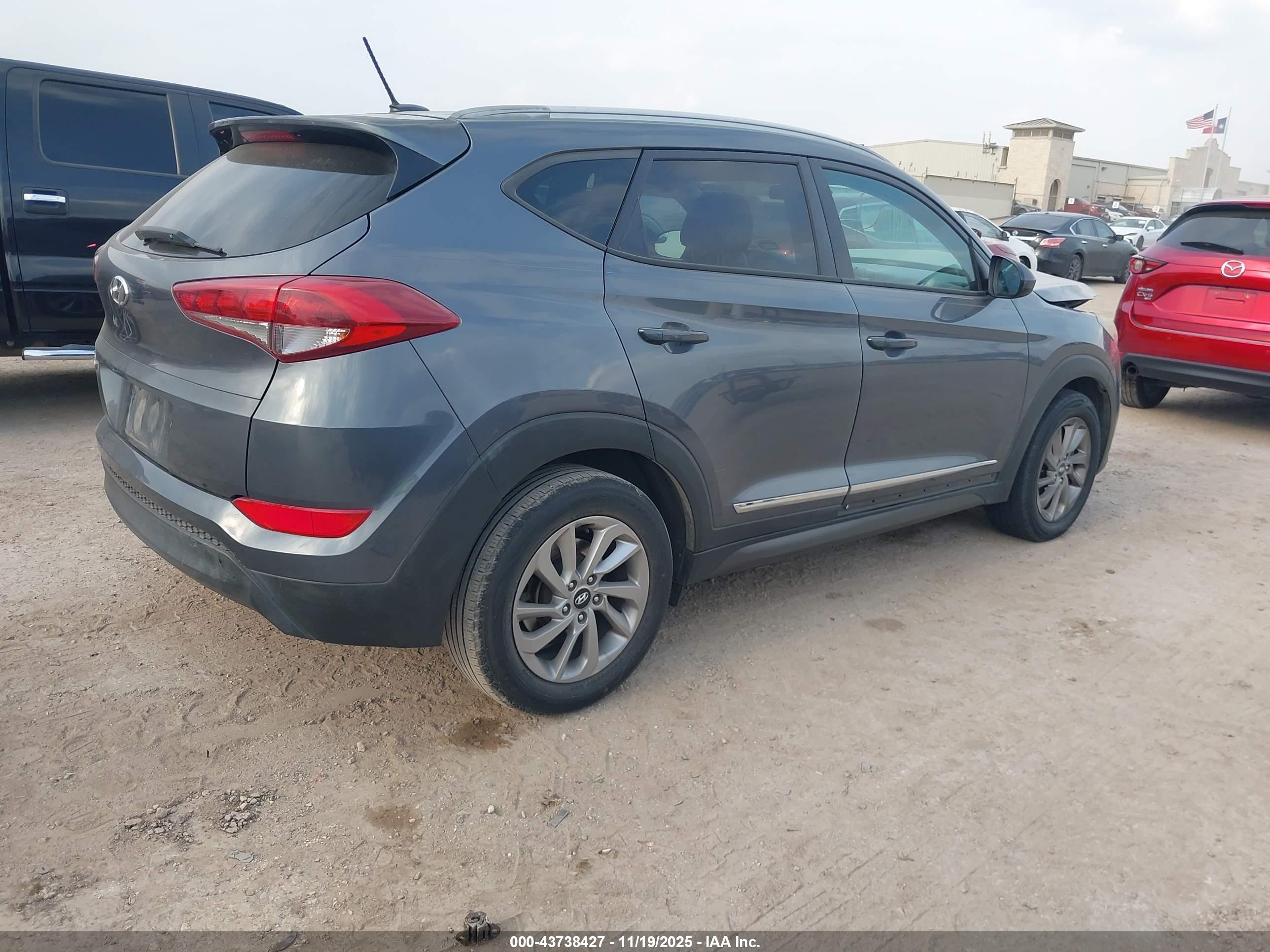 HYUNDAI TUCSON image 4