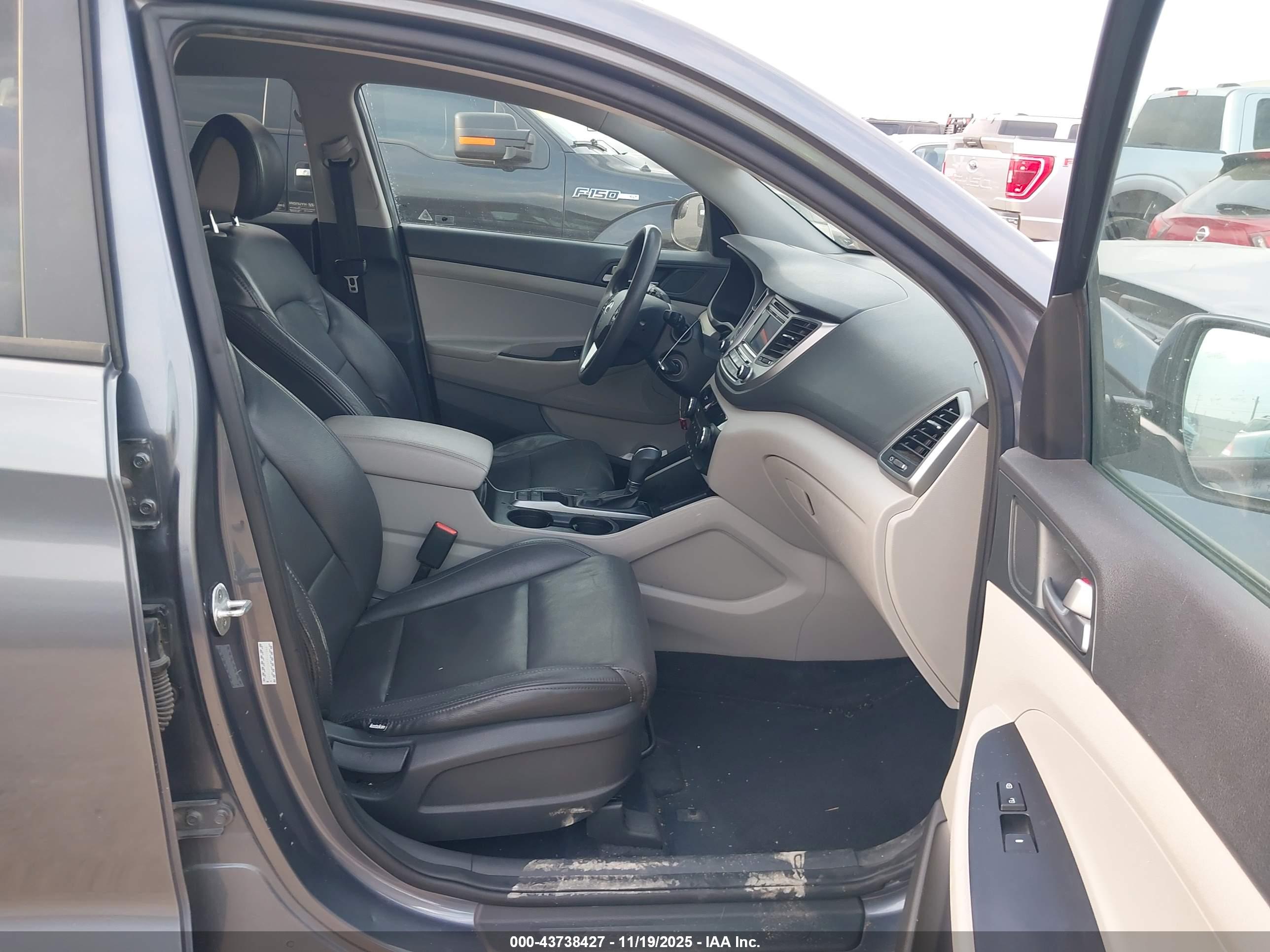 HYUNDAI TUCSON image 5