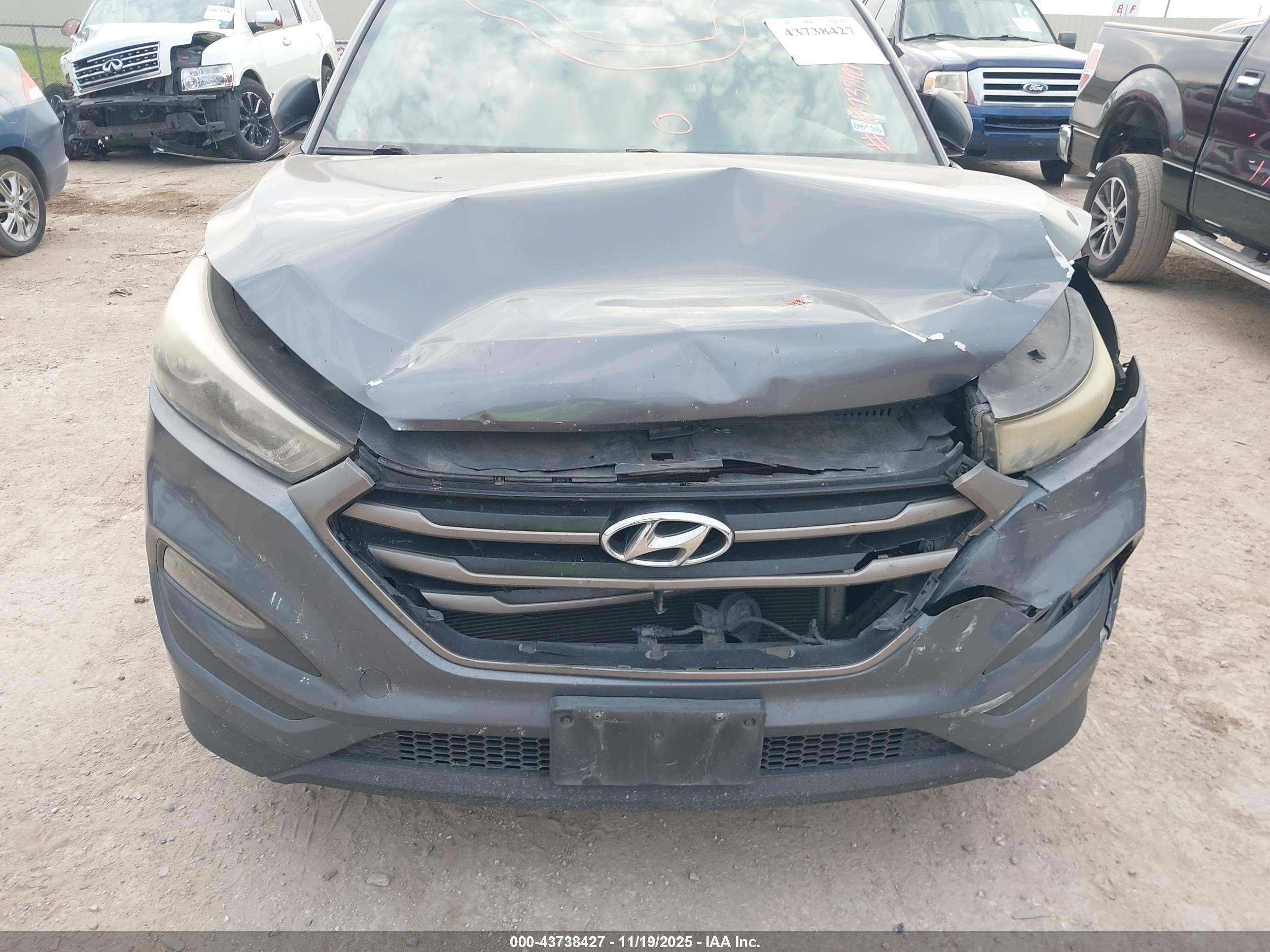 HYUNDAI TUCSON image 6