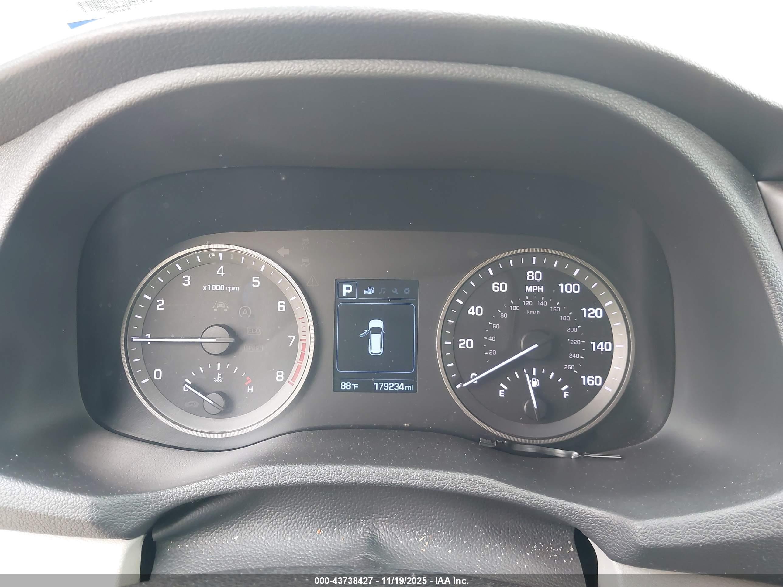 HYUNDAI TUCSON image 7