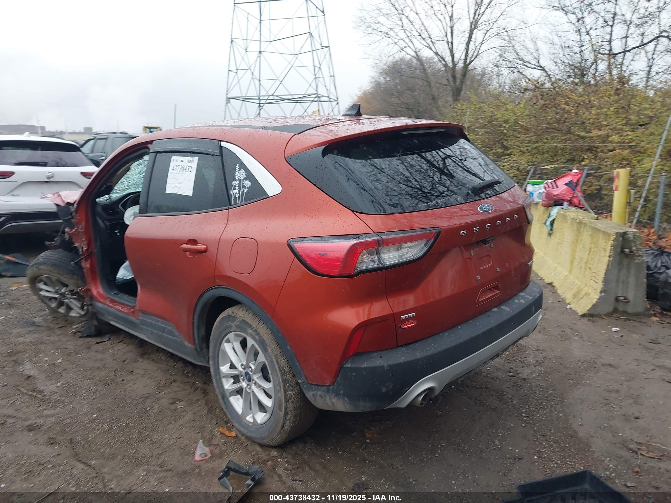 FORD ESCAPE image 3