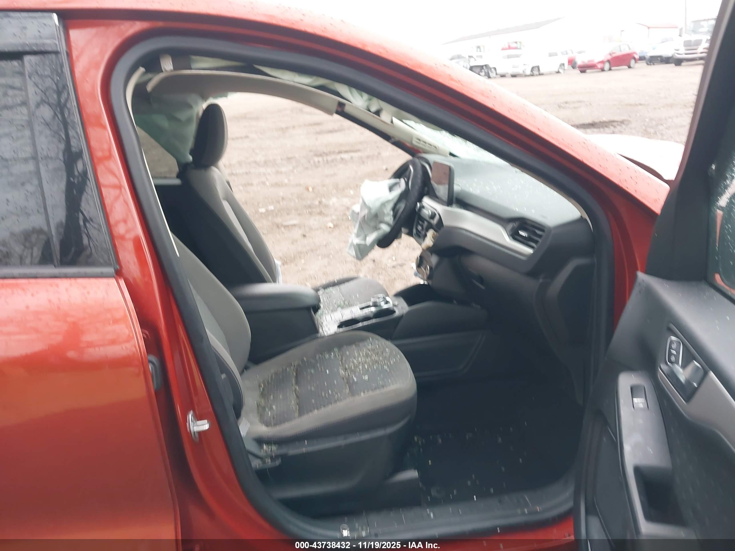 FORD ESCAPE image 5