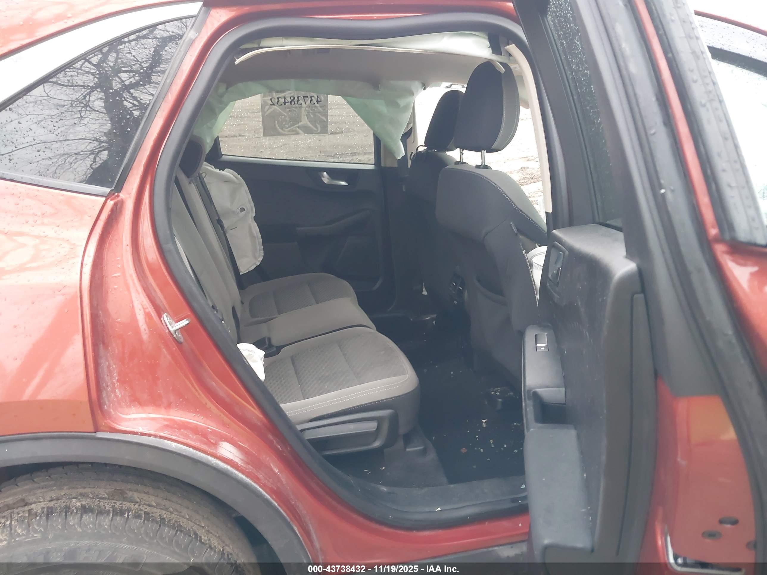 FORD ESCAPE image 8