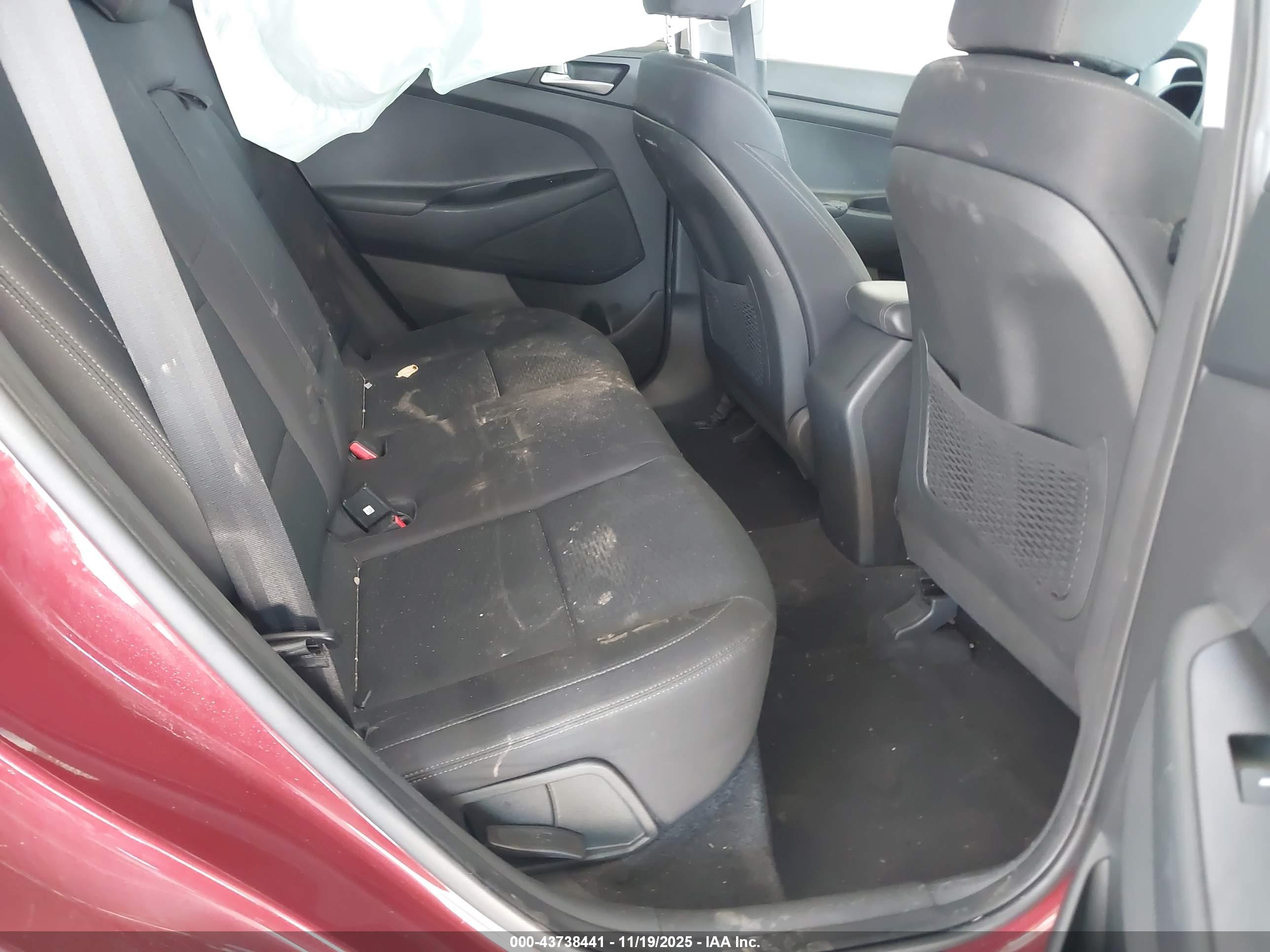 HYUNDAI TUCSON image 8