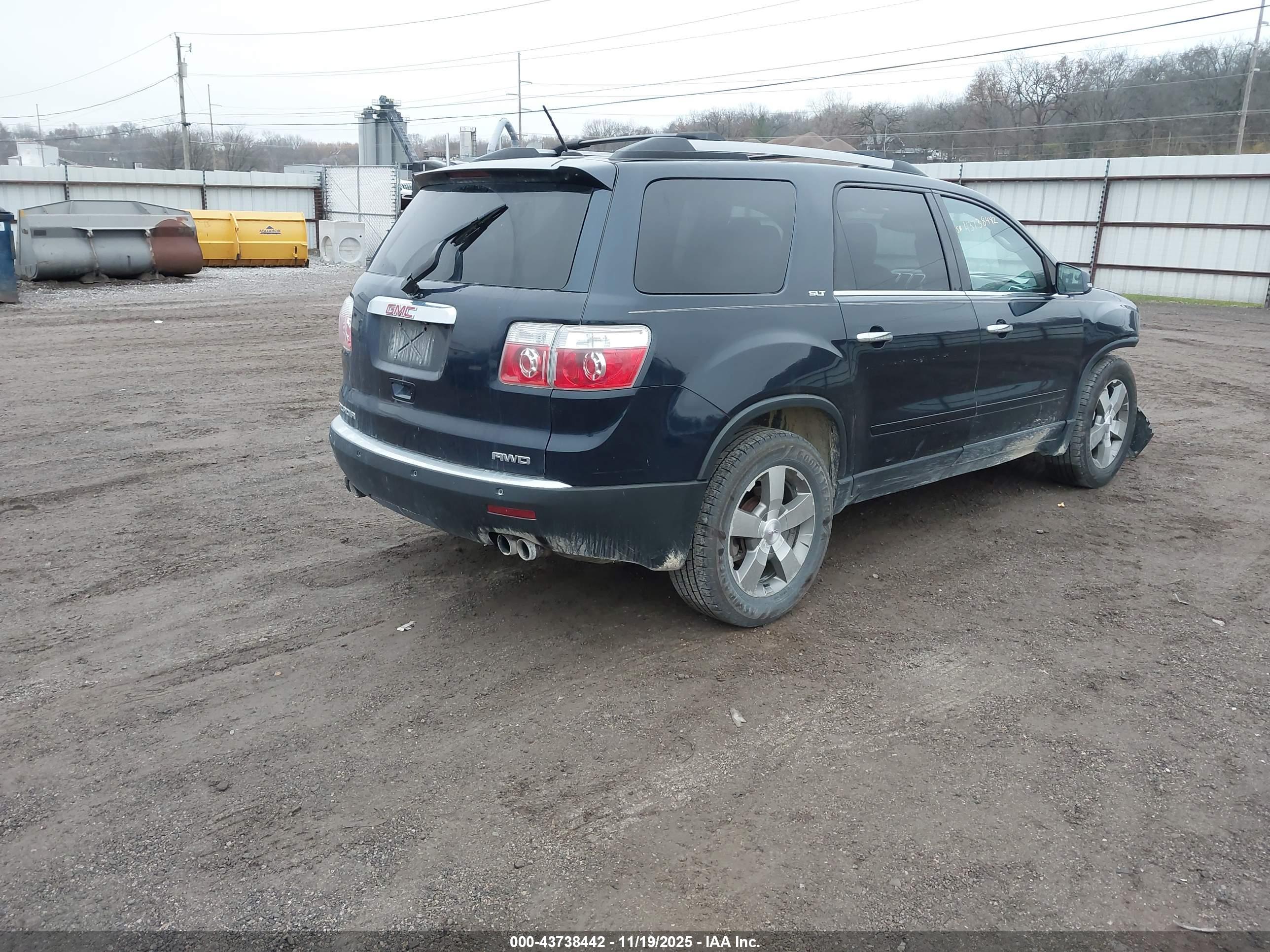 GMC ACADIA image 4