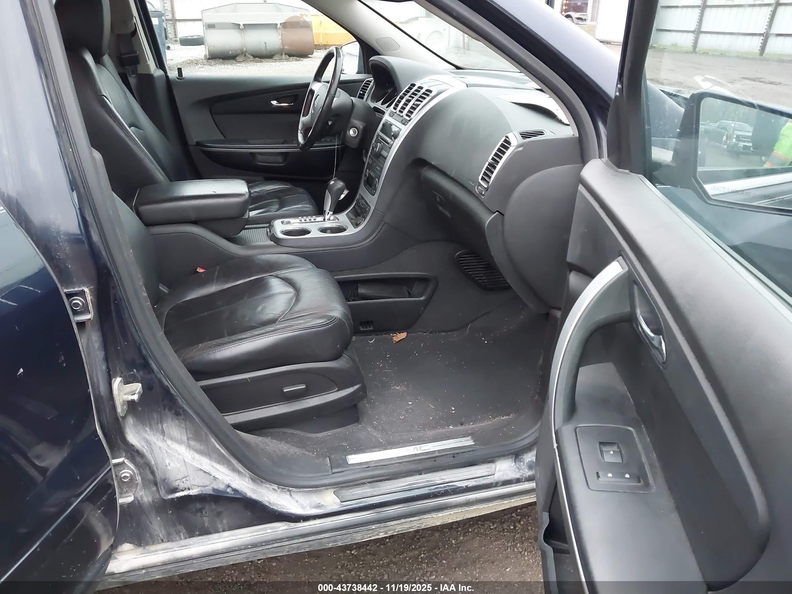 GMC ACADIA image 5