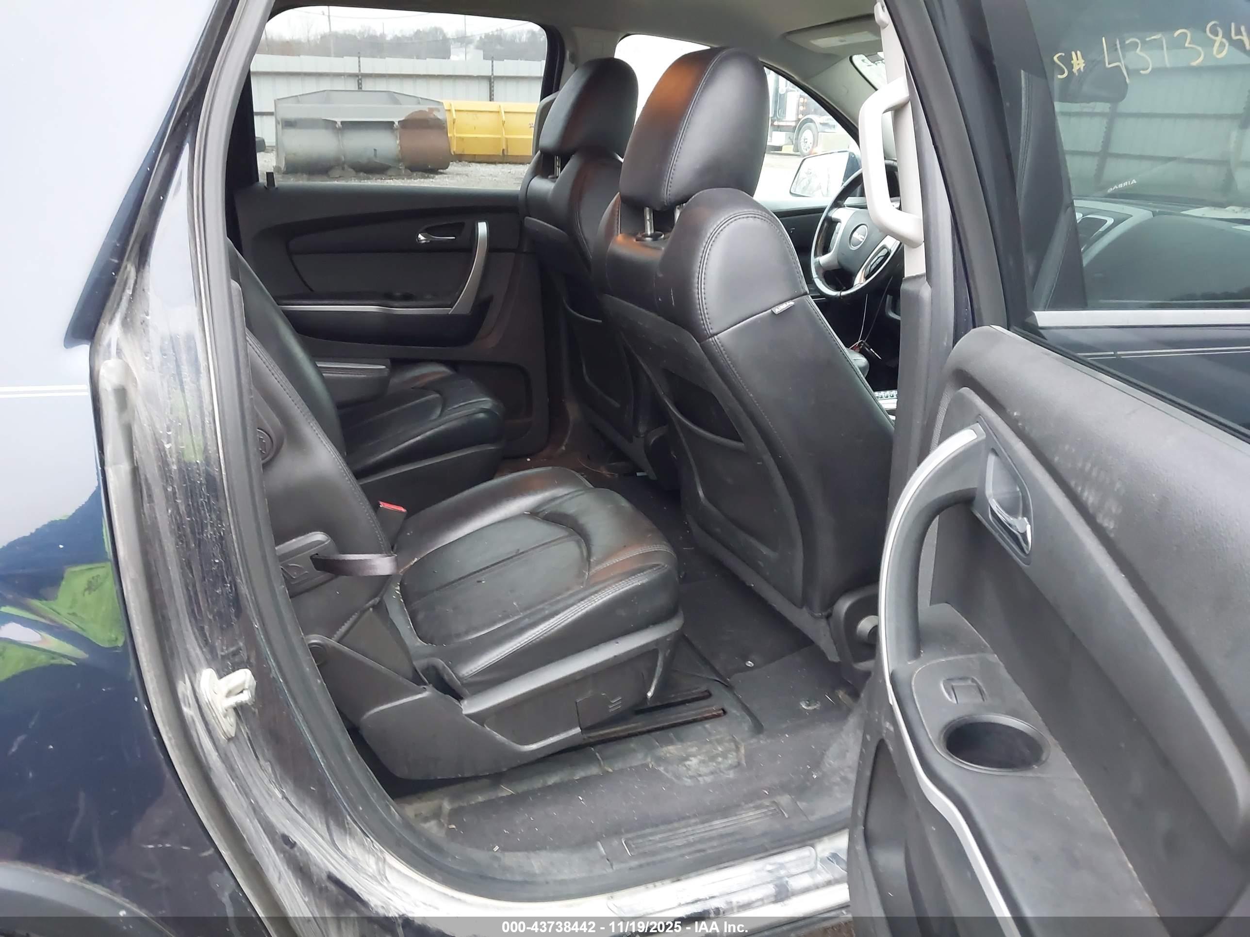 GMC ACADIA image 8