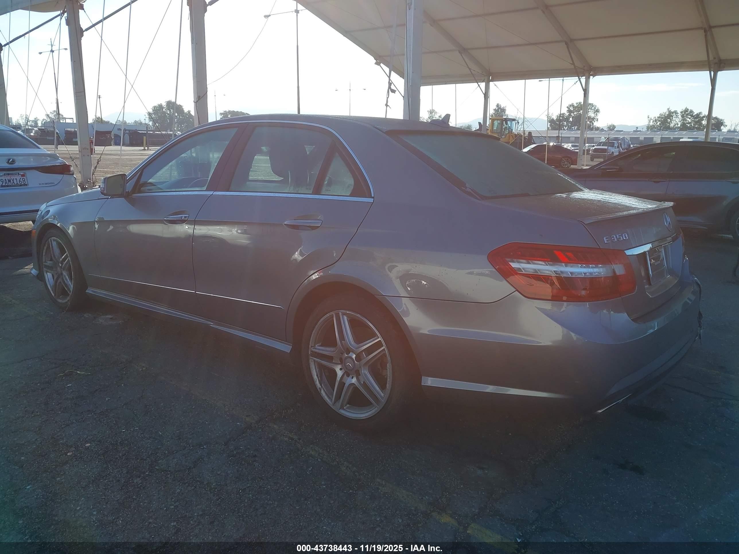 MERCEDES-BENZ E image 3