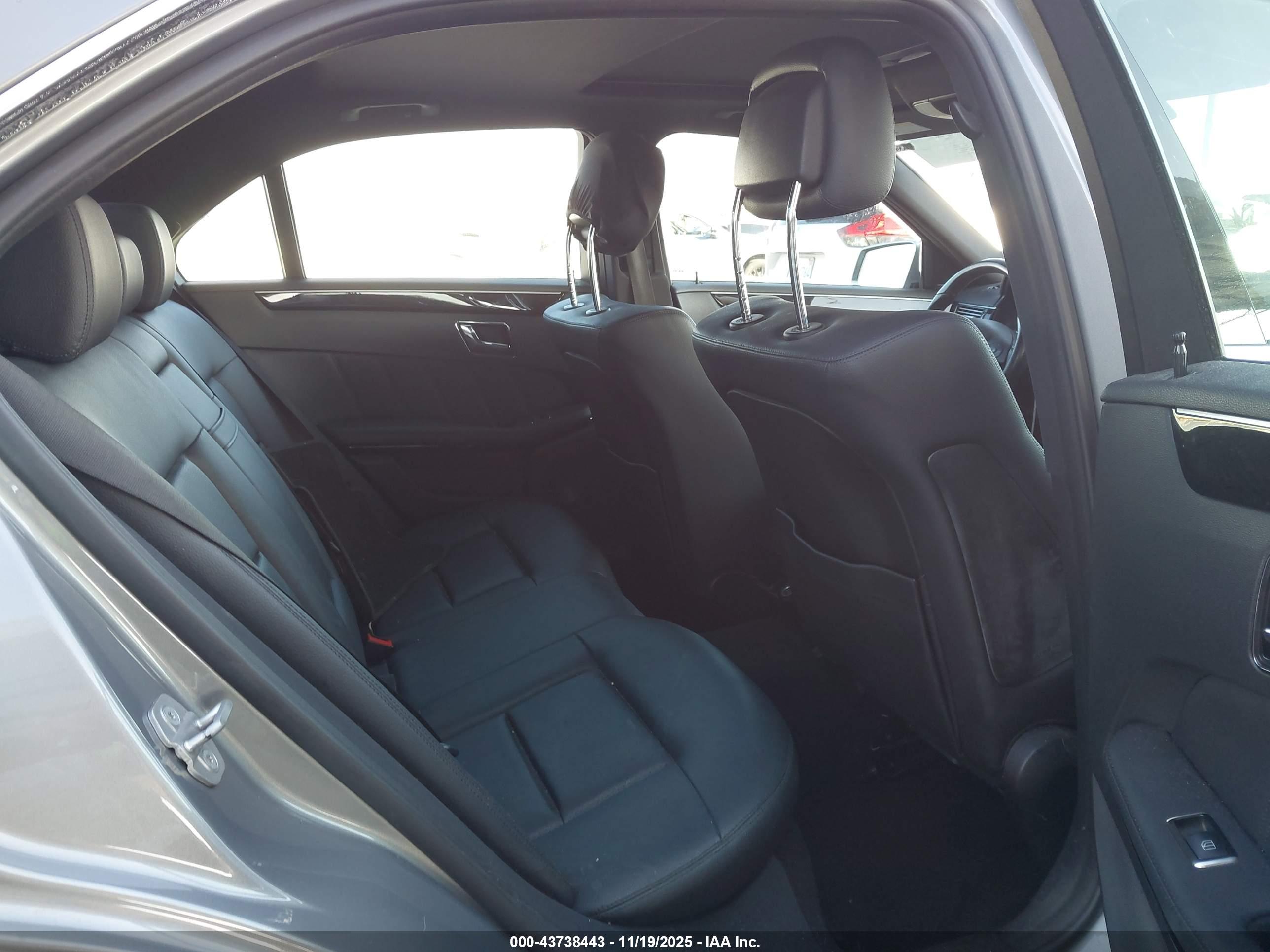 MERCEDES-BENZ E image 8