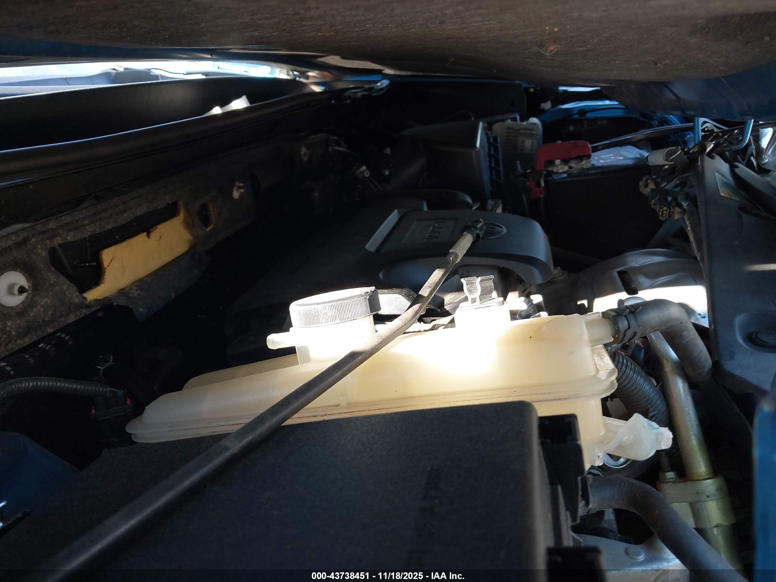 TOYOTA RAV4 image 10