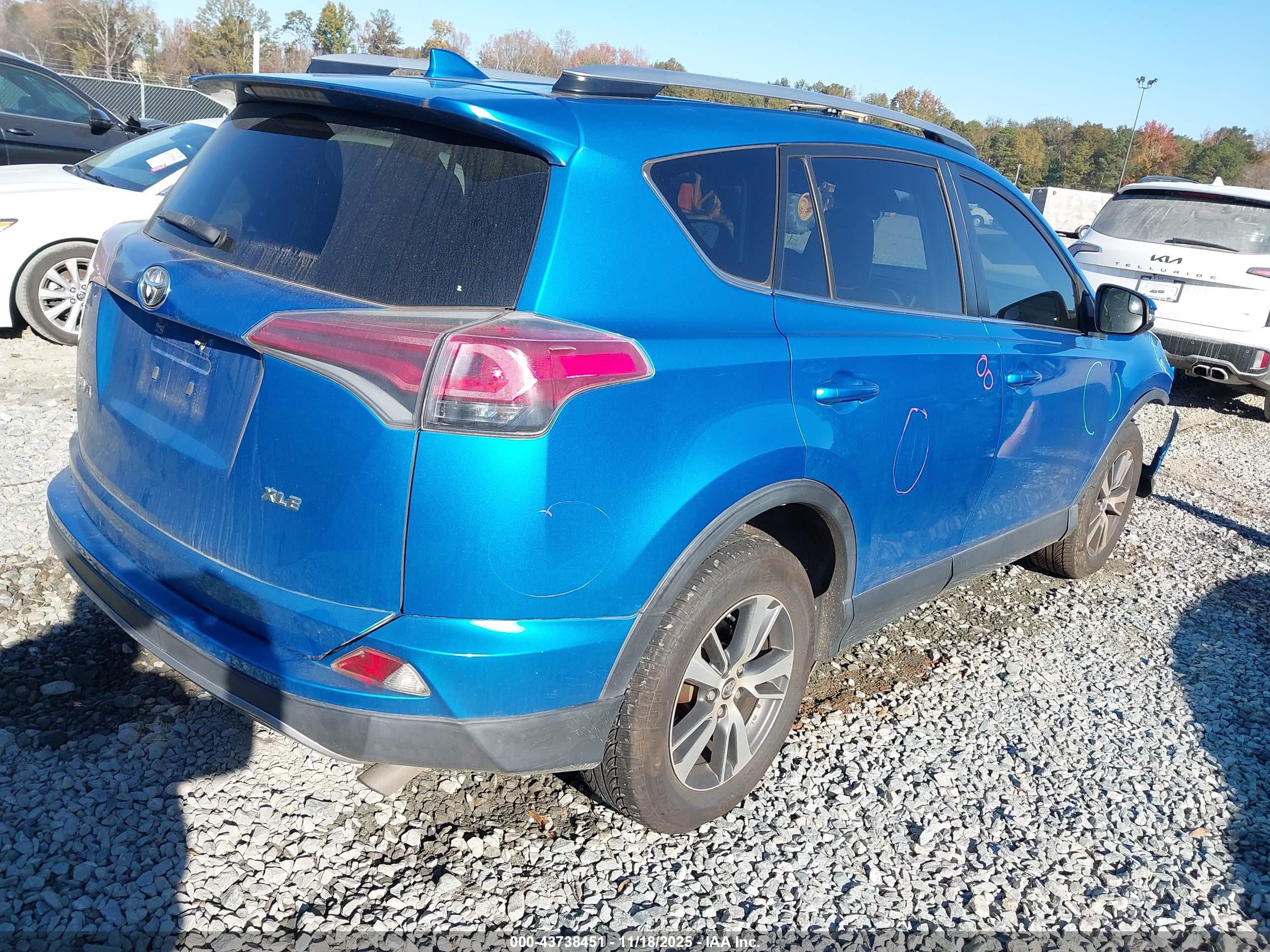 TOYOTA RAV4 image 4