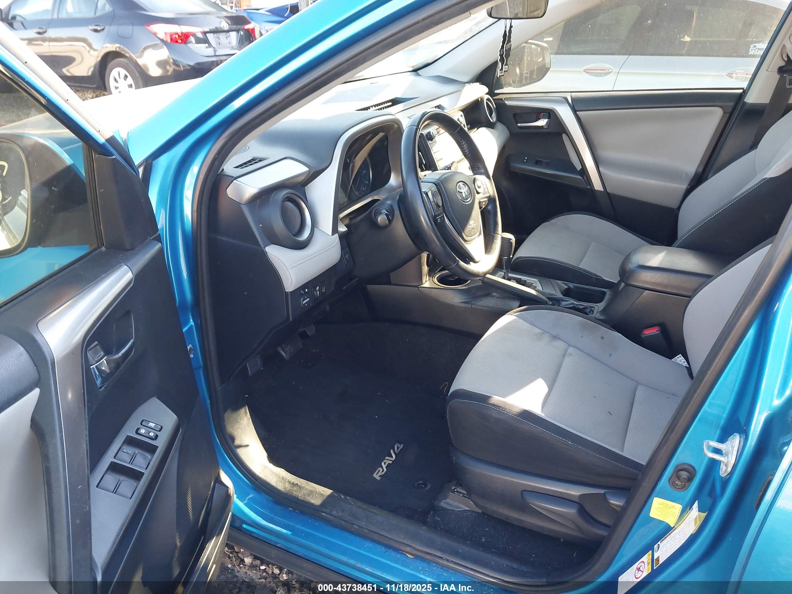 TOYOTA RAV4 image 5