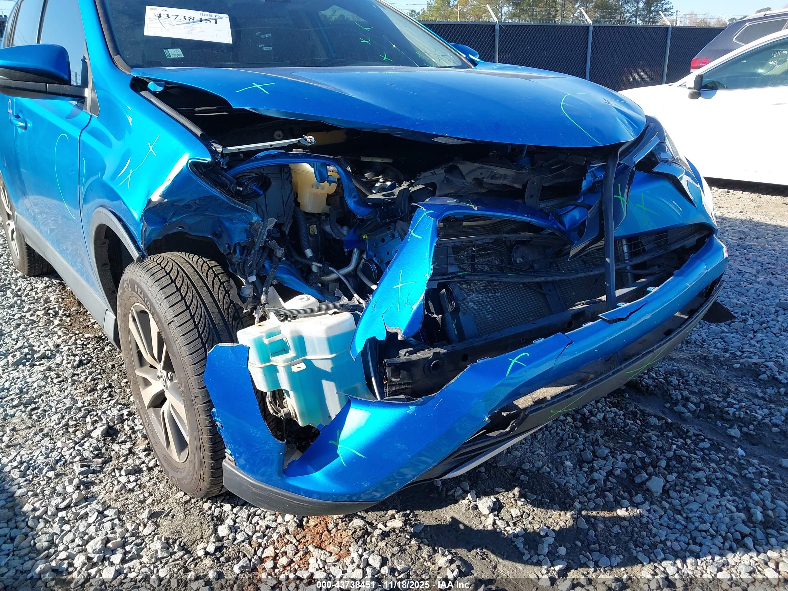 TOYOTA RAV4 image 6