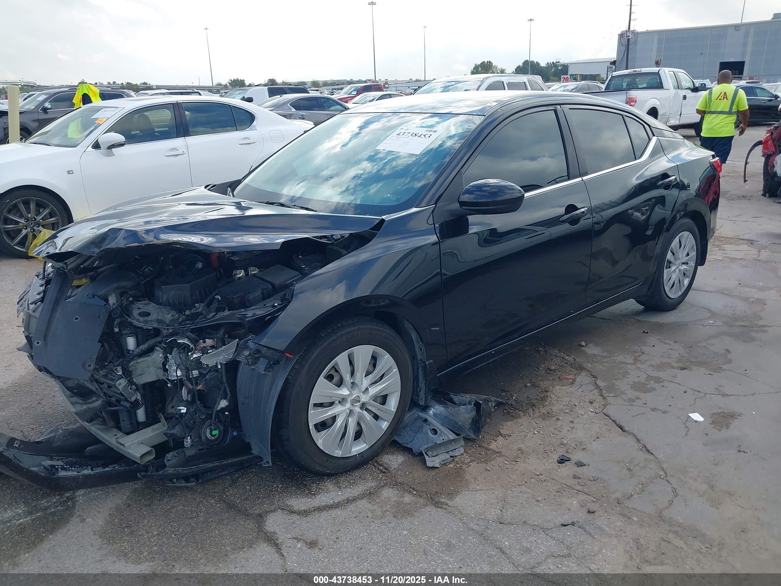 NISSAN SENTRA image 2
