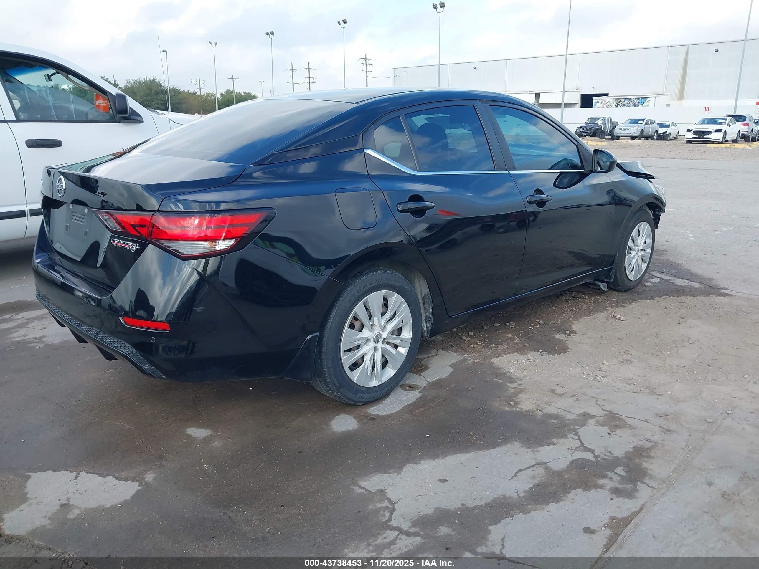 NISSAN SENTRA image 4