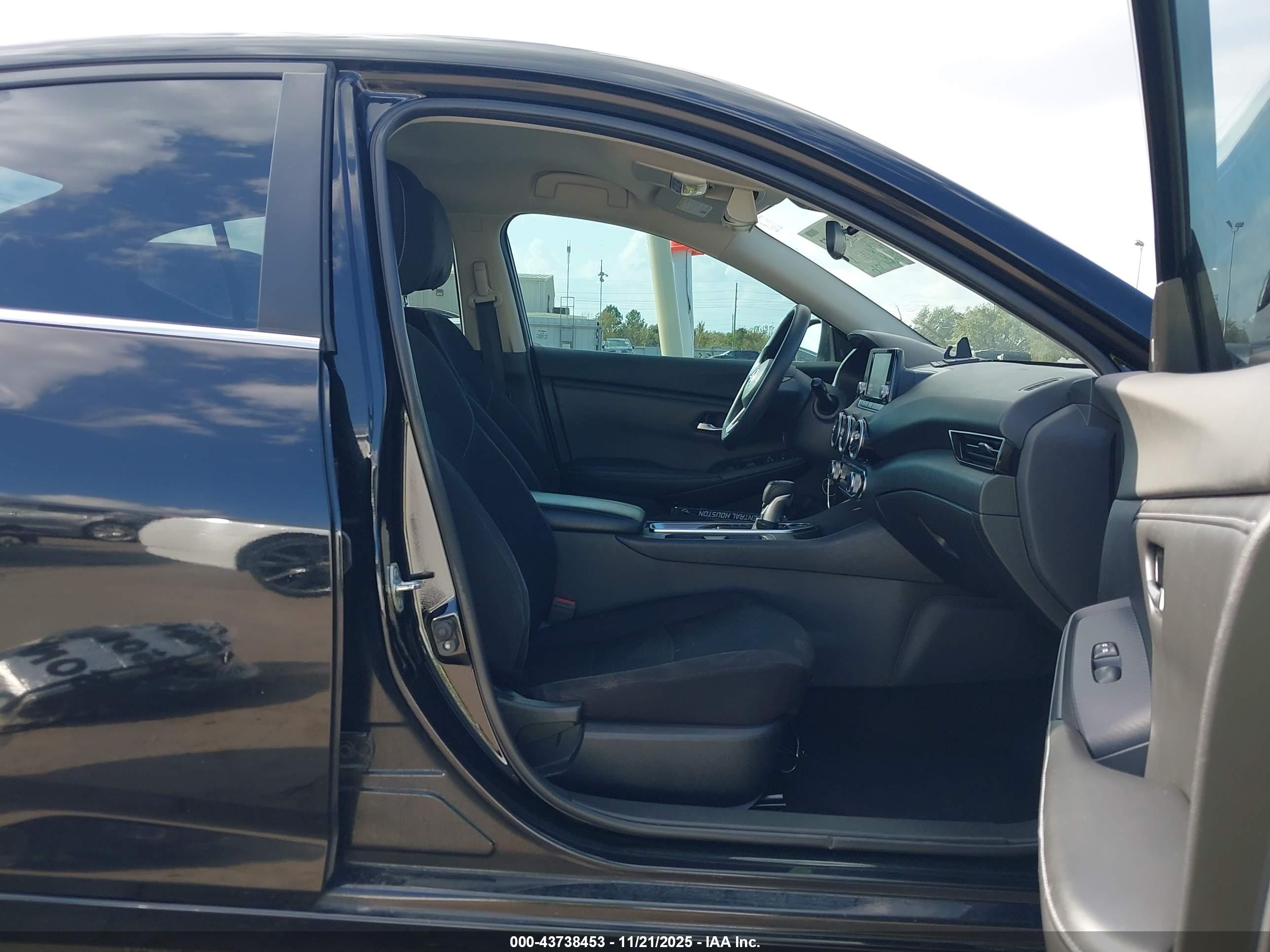 NISSAN SENTRA image 5