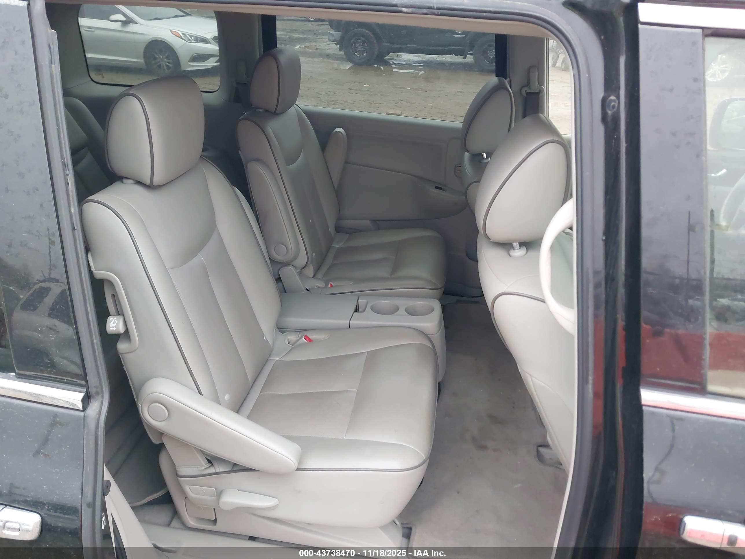 NISSAN QUEST image 8