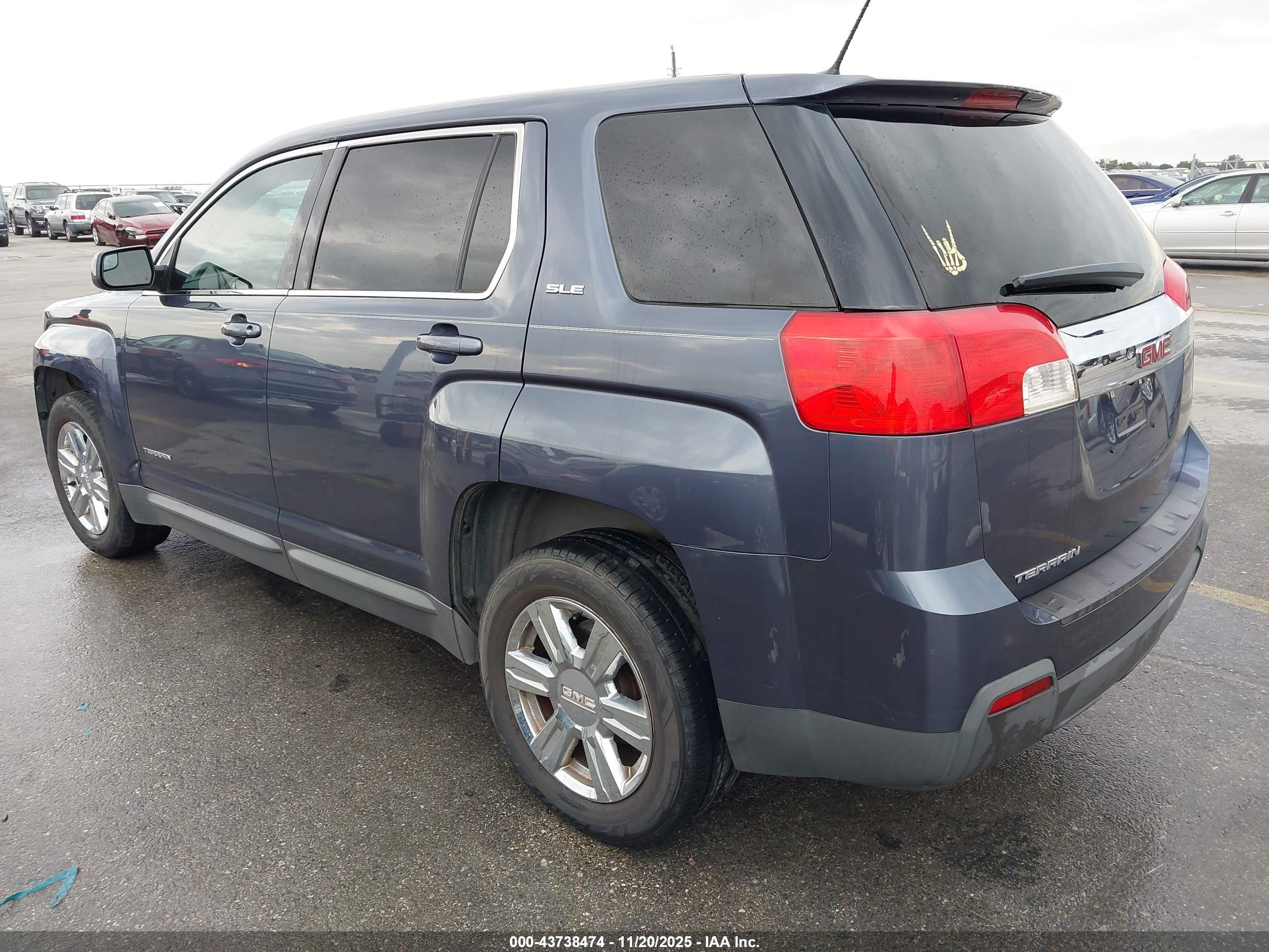 GMC TERRAIN image 3