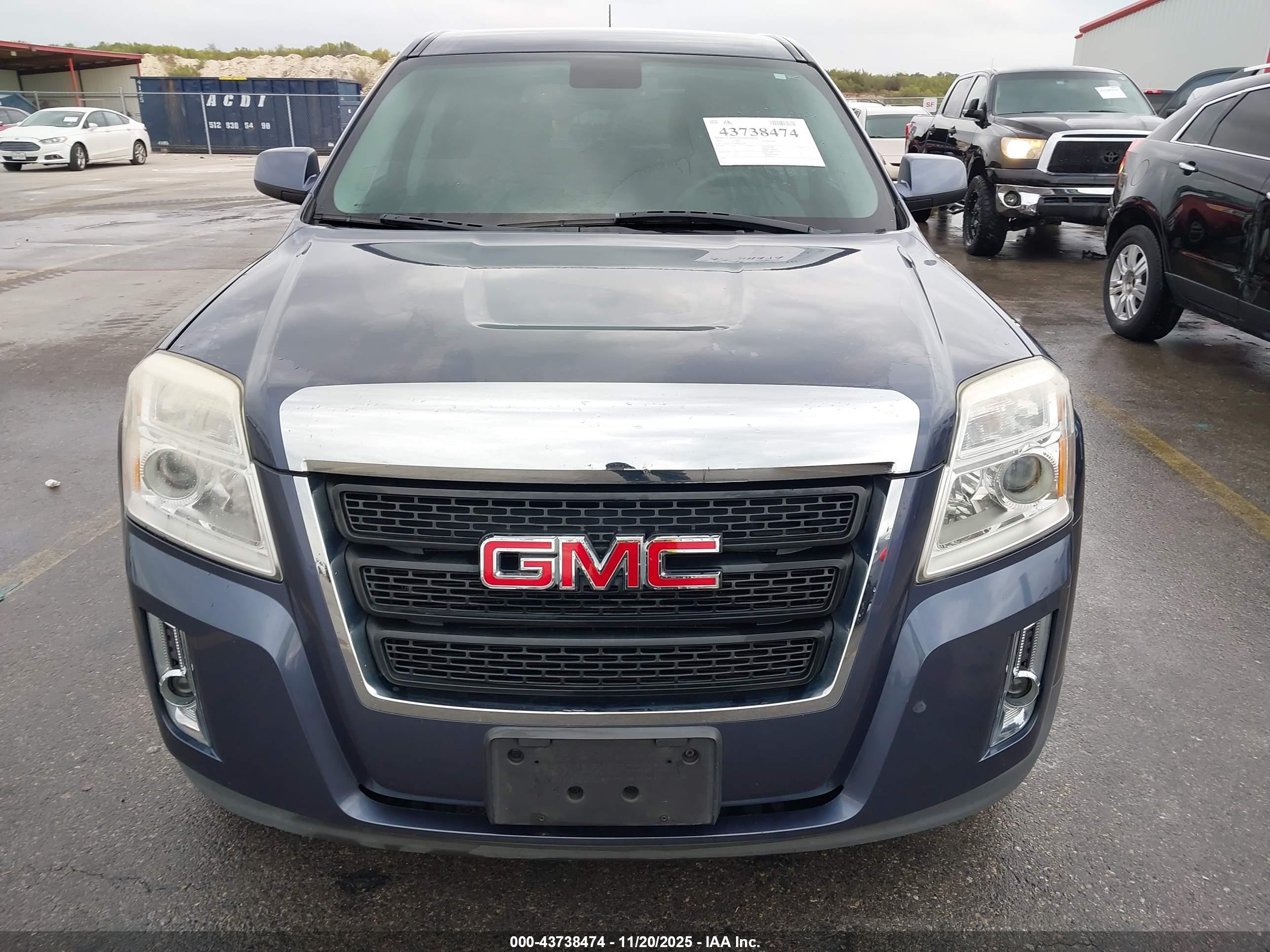 GMC TERRAIN image 6