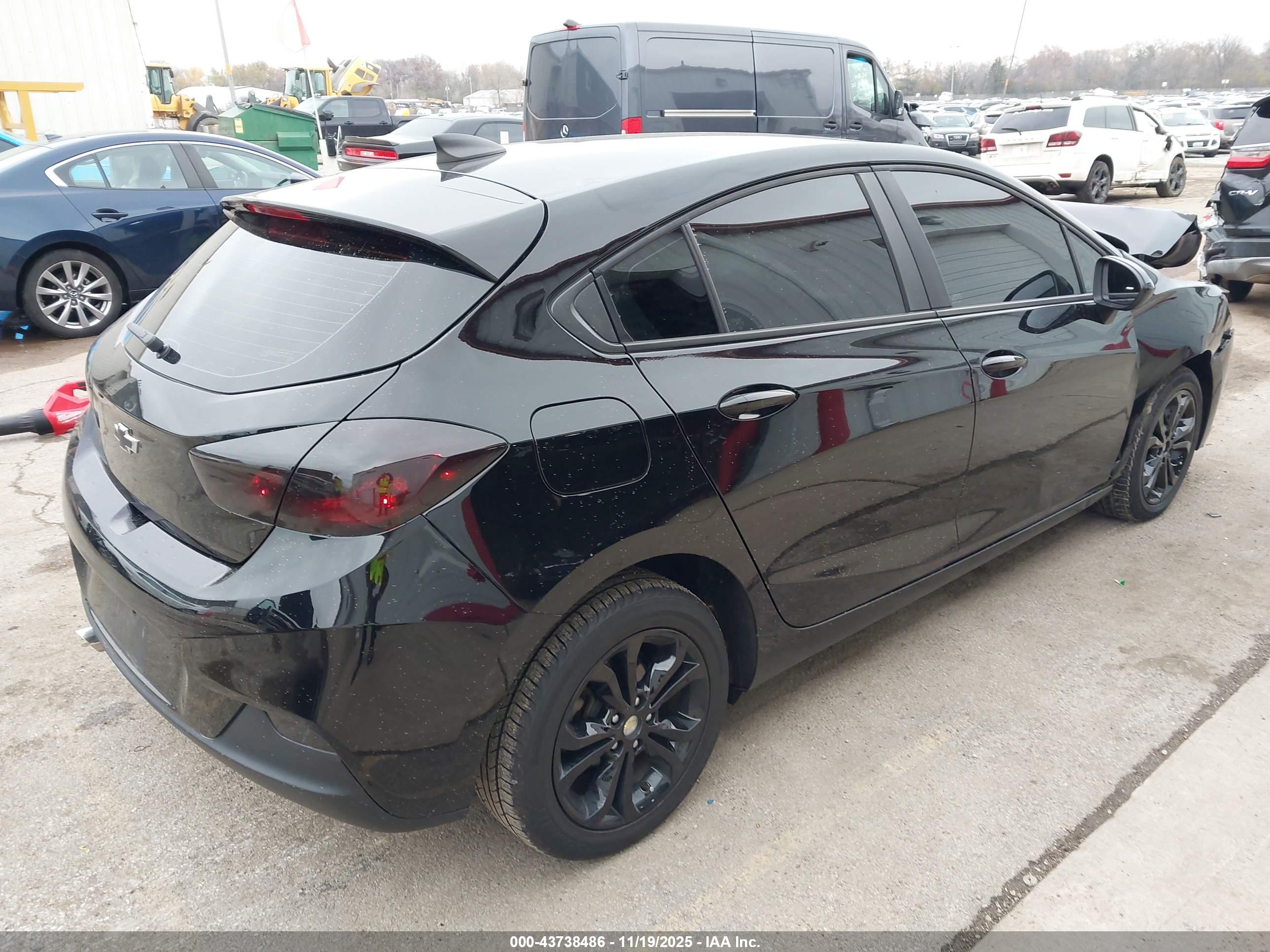 CHEVROLET CRUZE image 4
