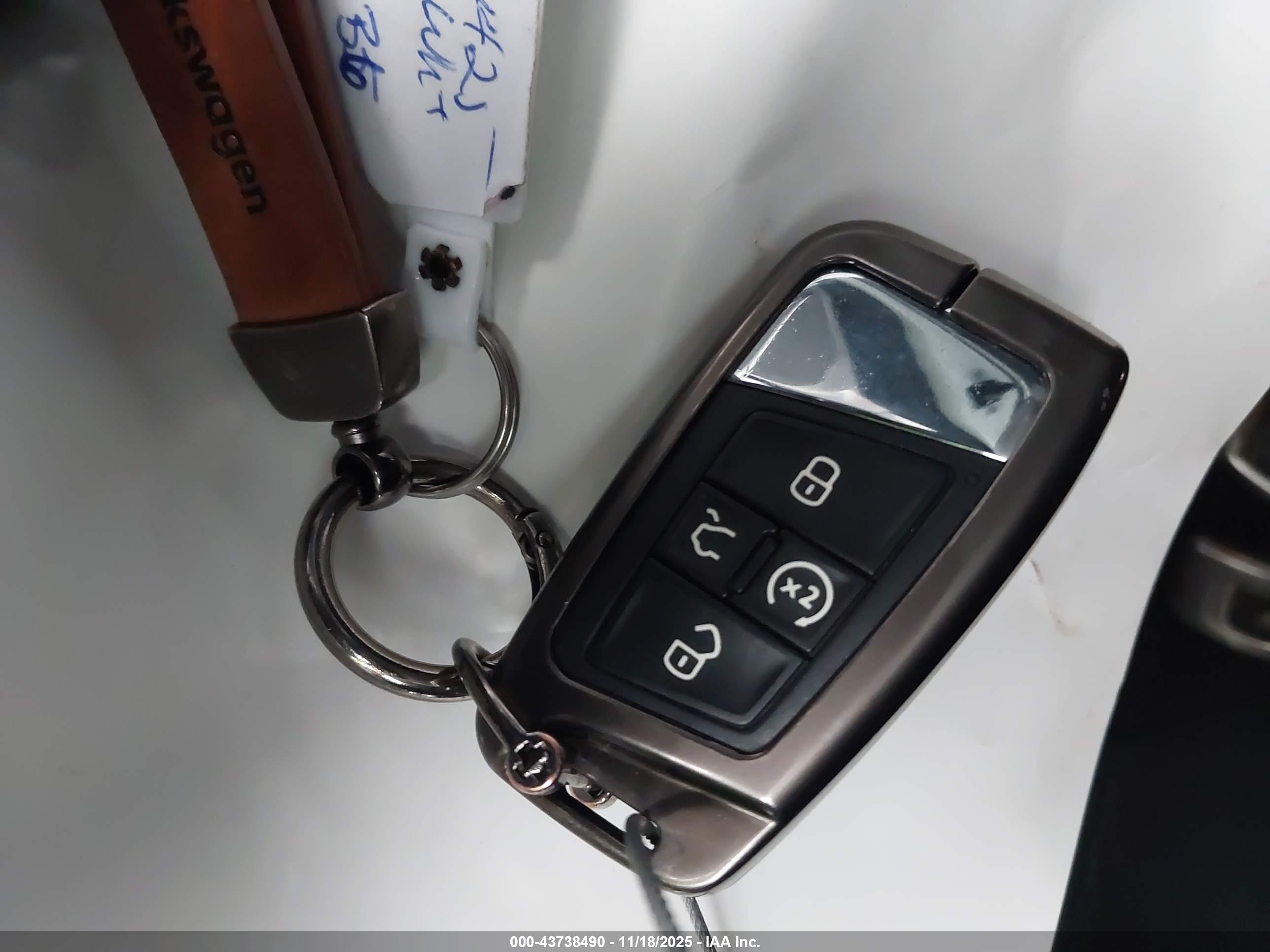 VOLKSWAGEN ATLAS image 11