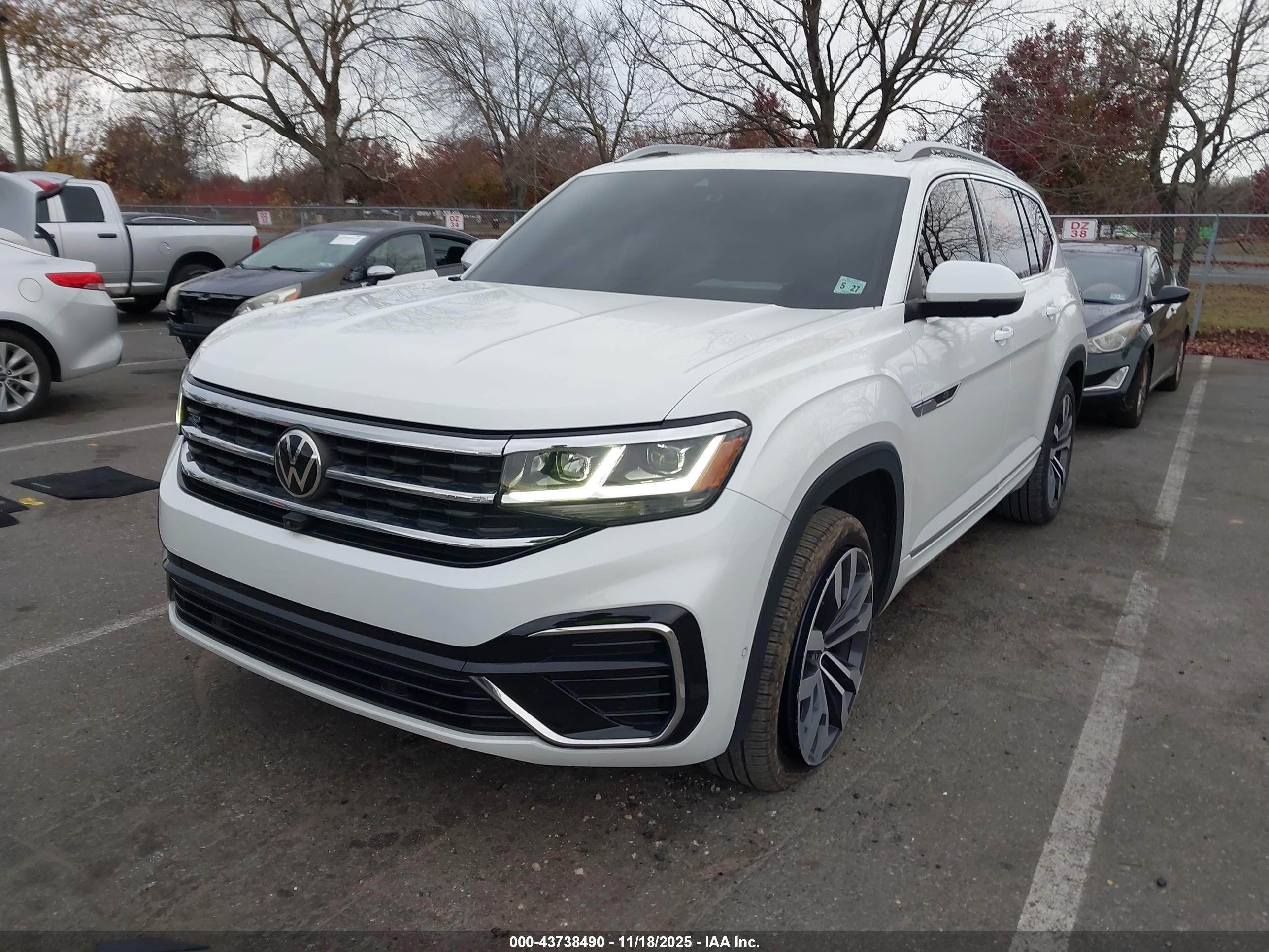 VOLKSWAGEN ATLAS image 2