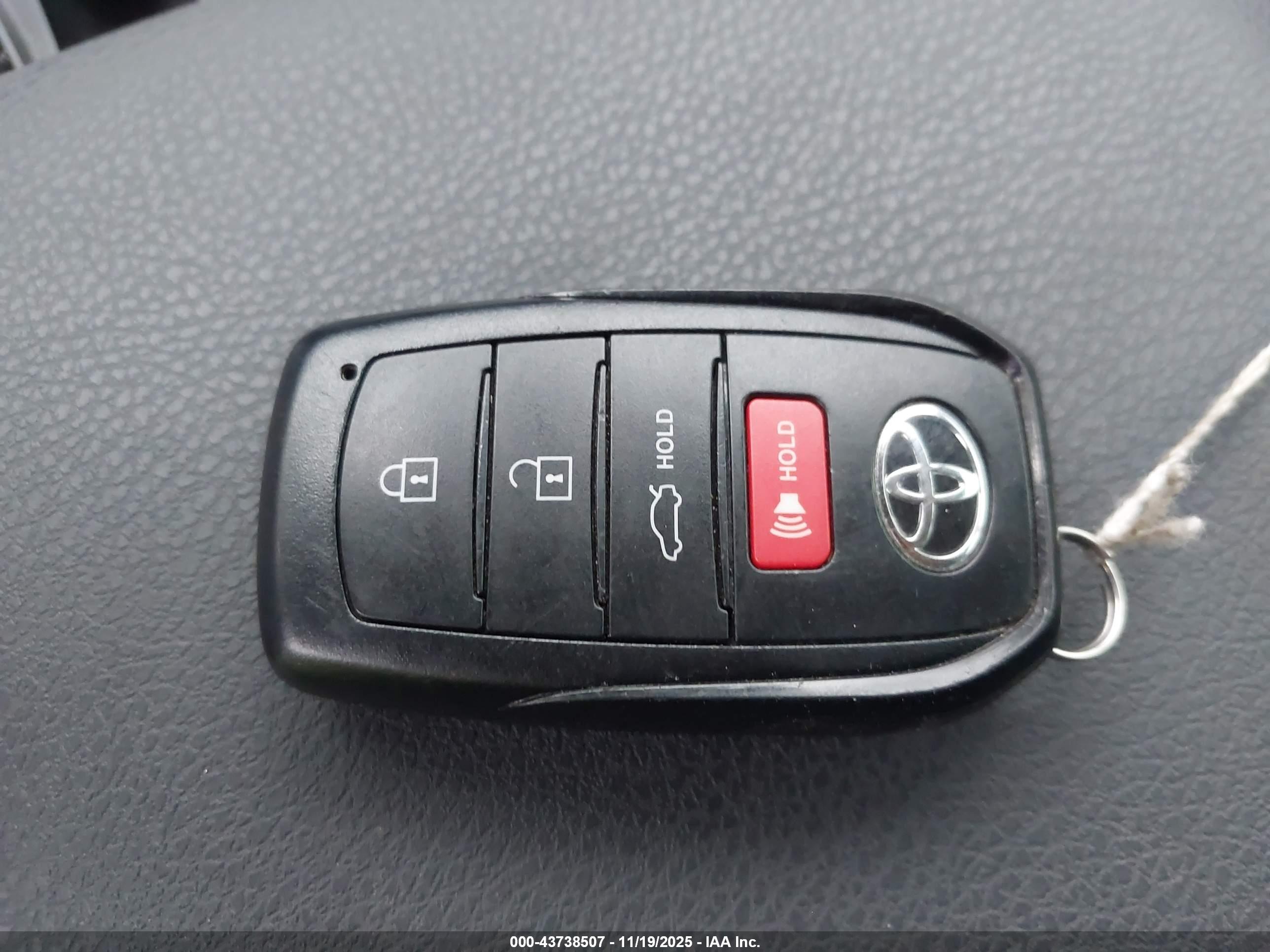 TOYOTA CAMRY image 11