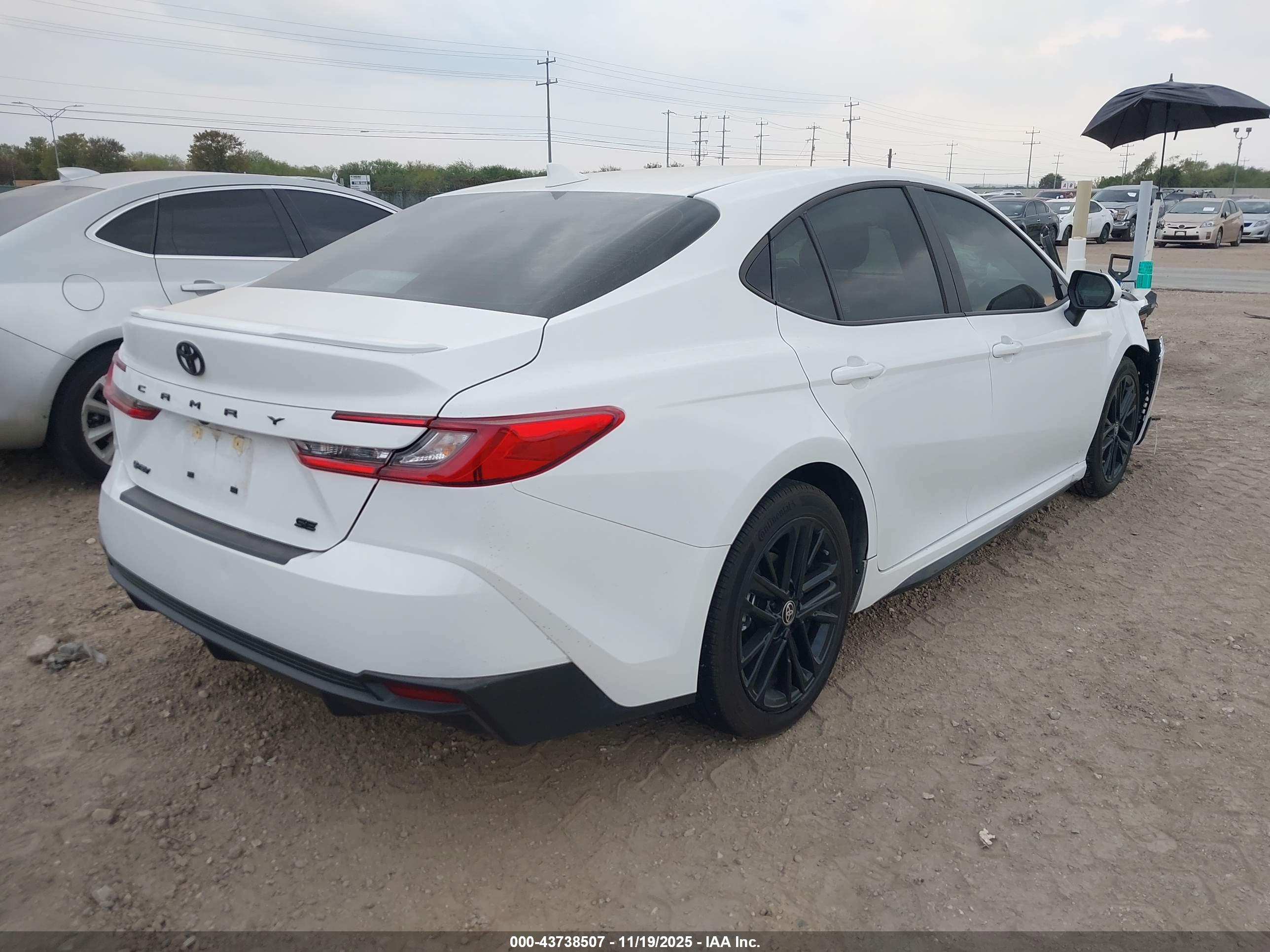 TOYOTA CAMRY image 4