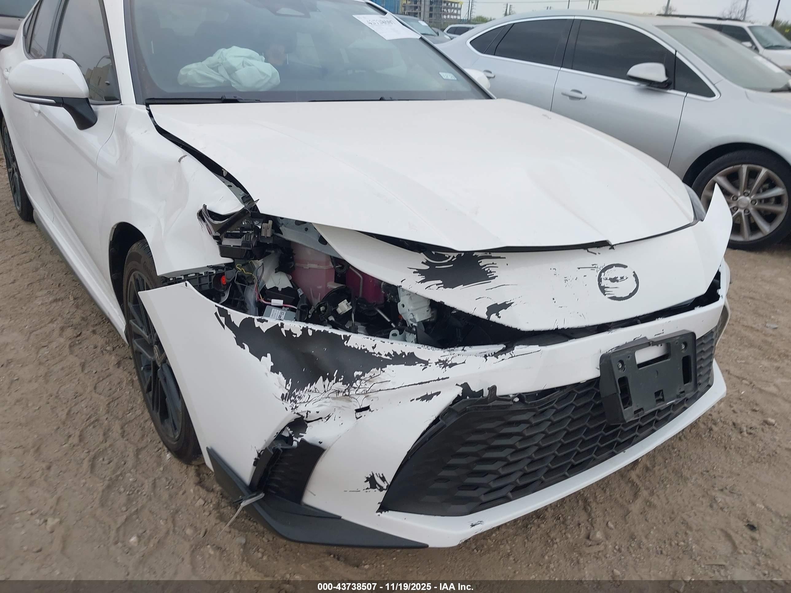 TOYOTA CAMRY image 6