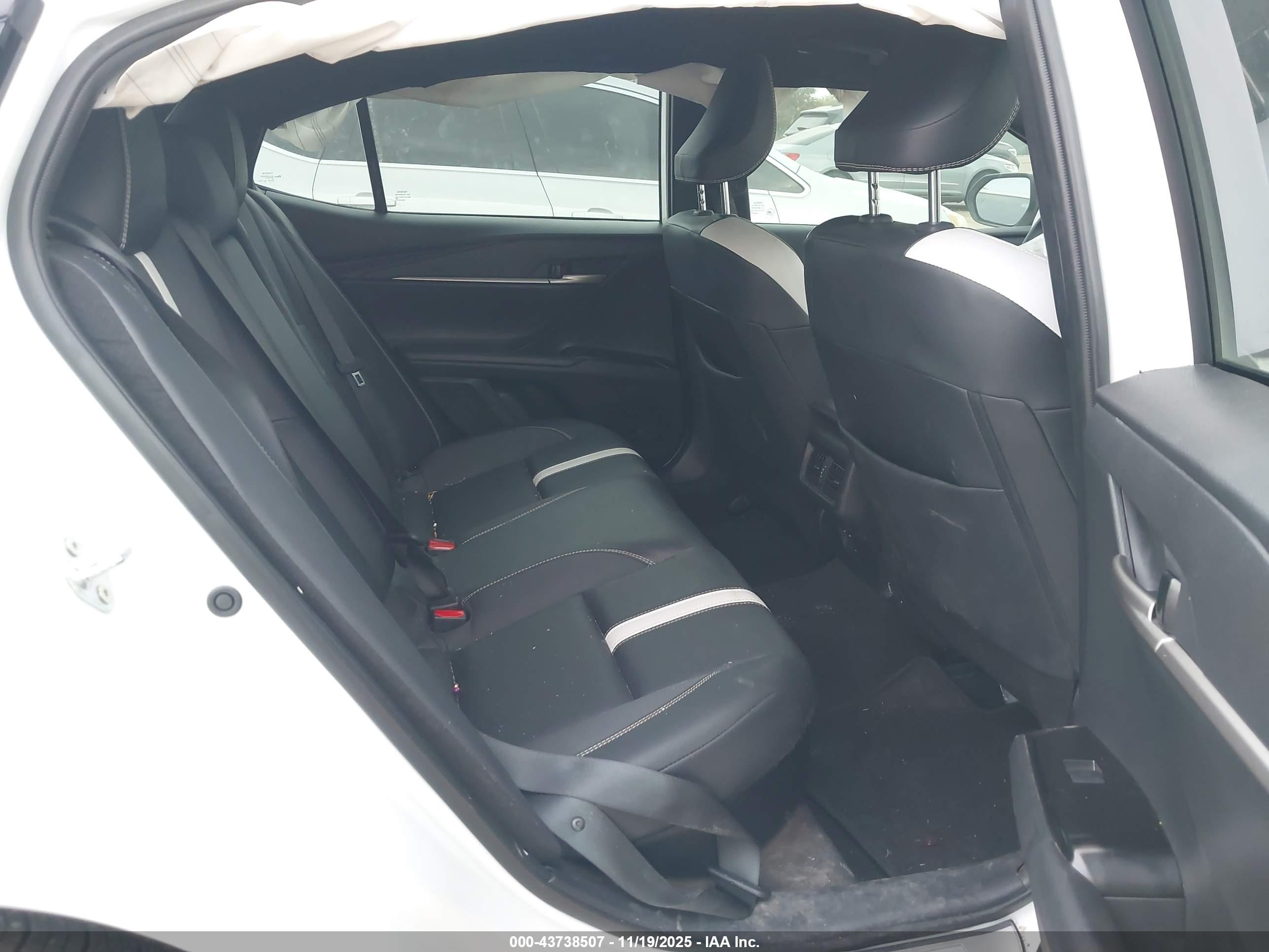 TOYOTA CAMRY image 8