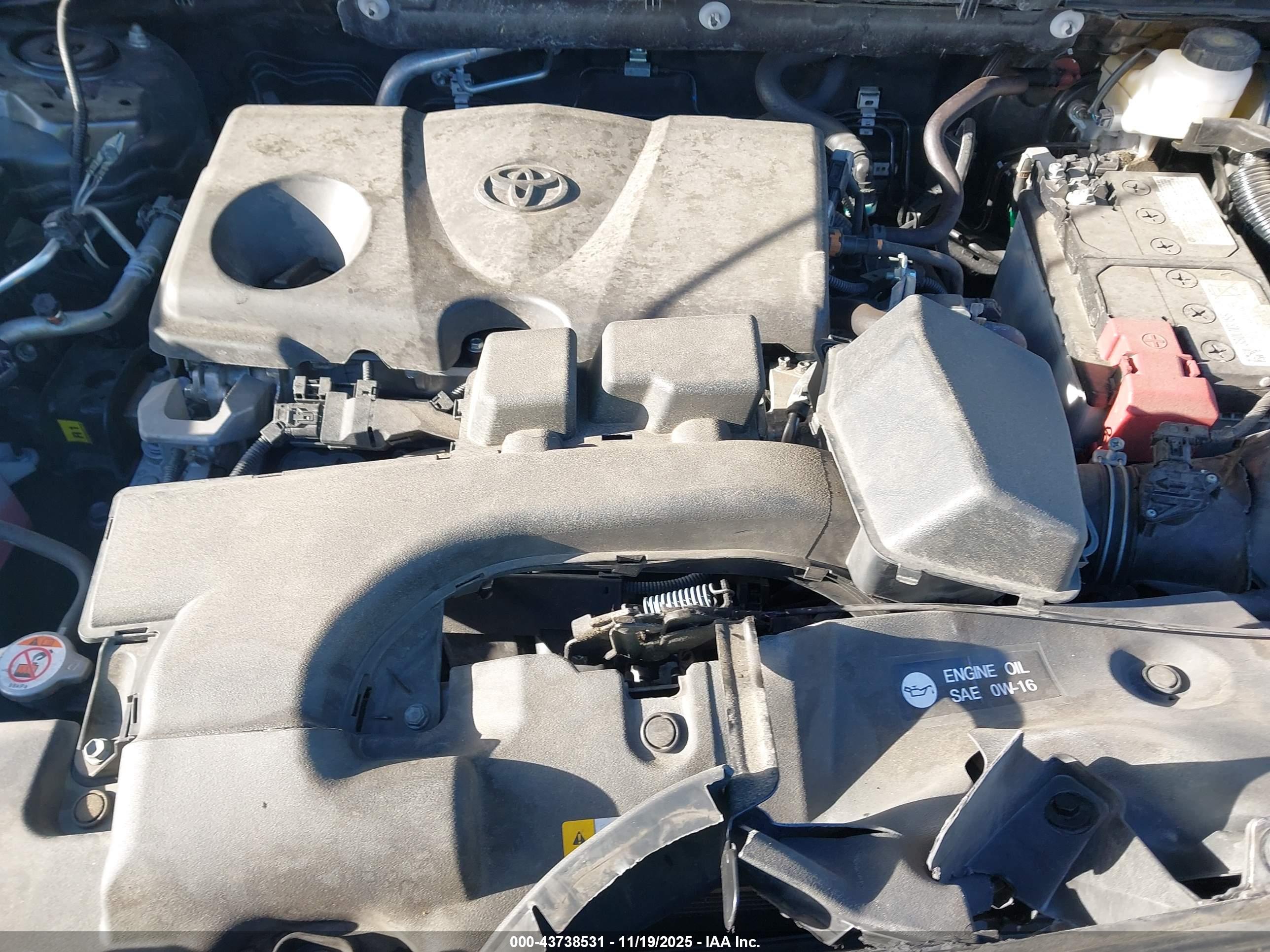 TOYOTA RAV4 image 10