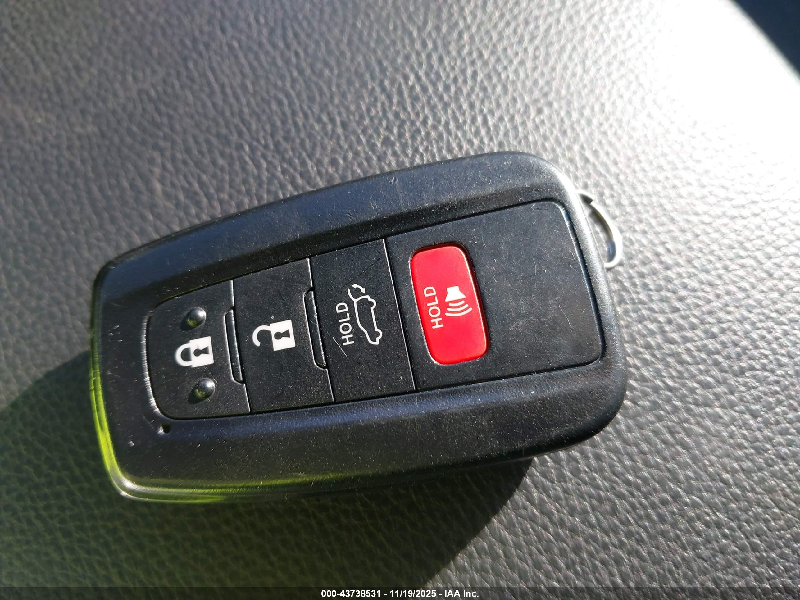 TOYOTA RAV4 image 11