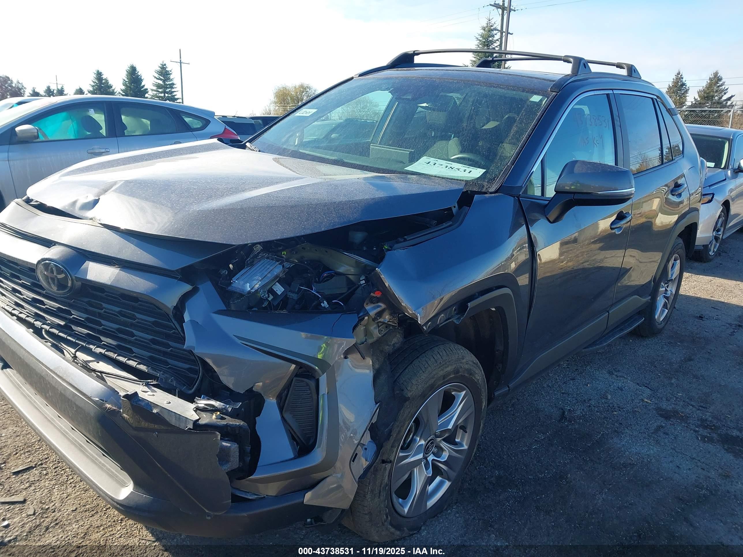 TOYOTA RAV4 image 2