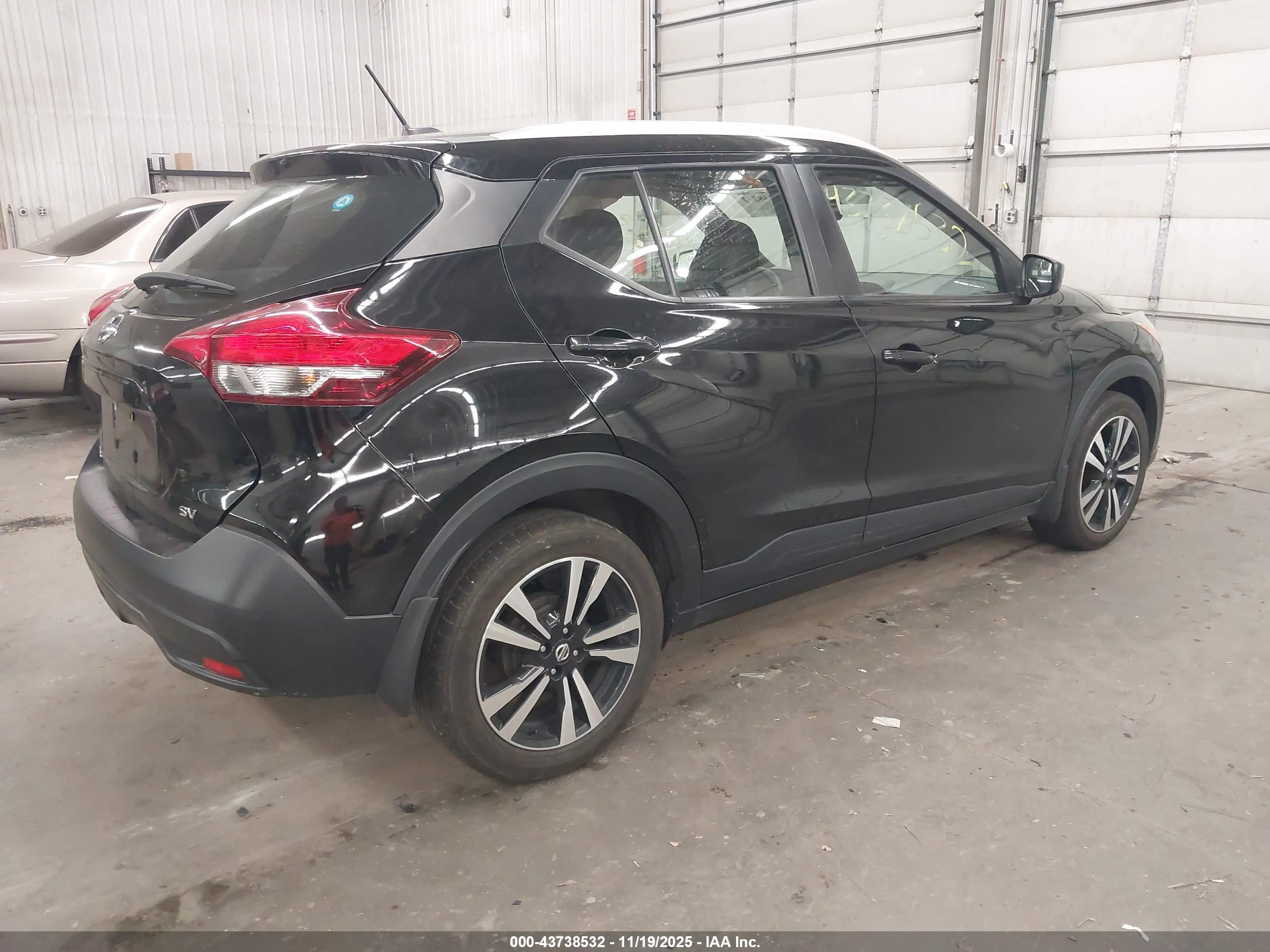 NISSAN KICKS image 4