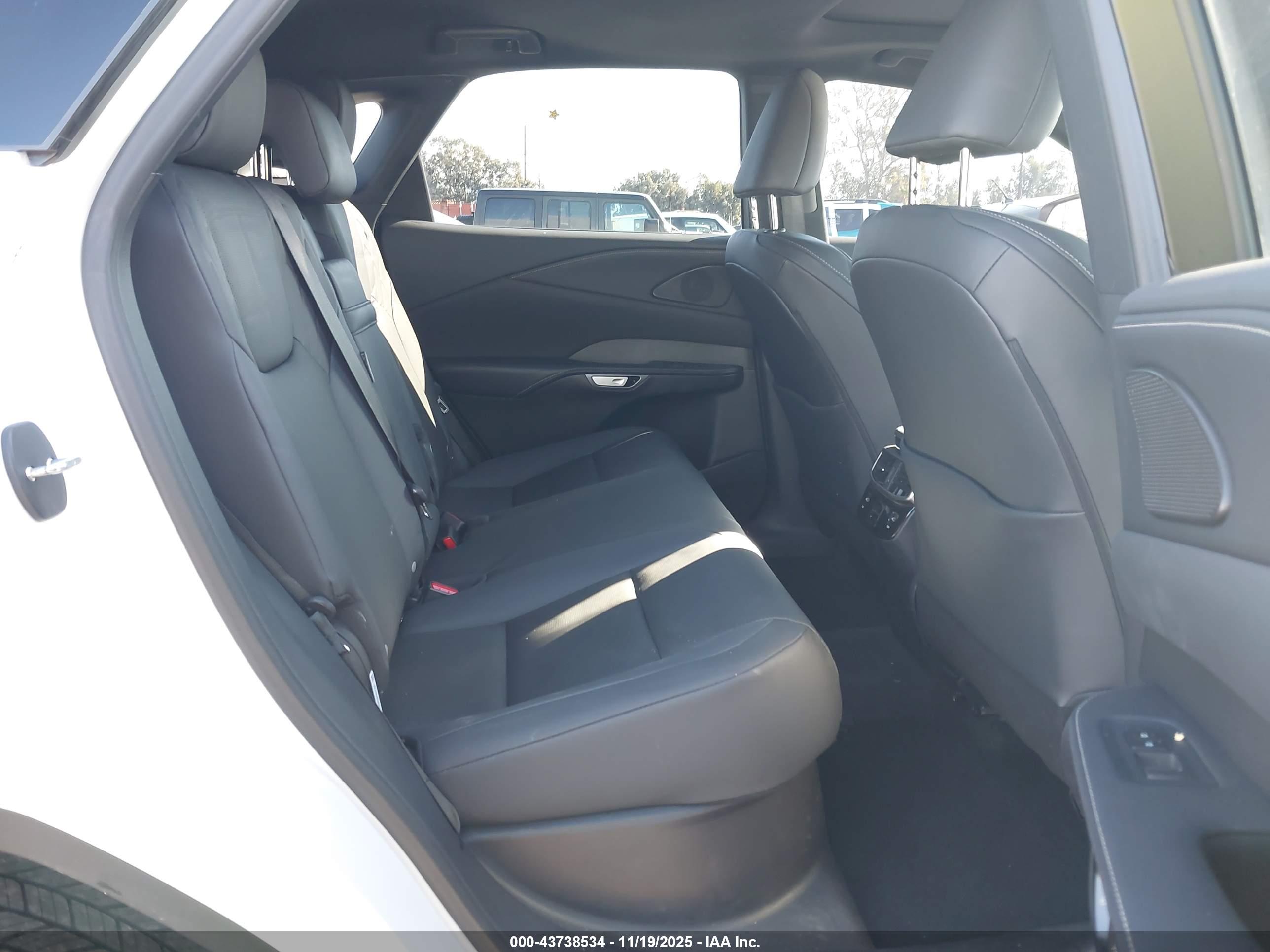 LEXUS RX image 8