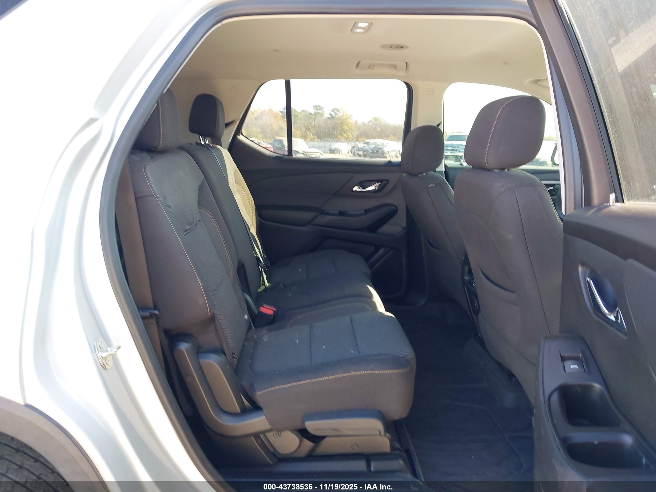 CHEVROLET TRAVERSE image 8