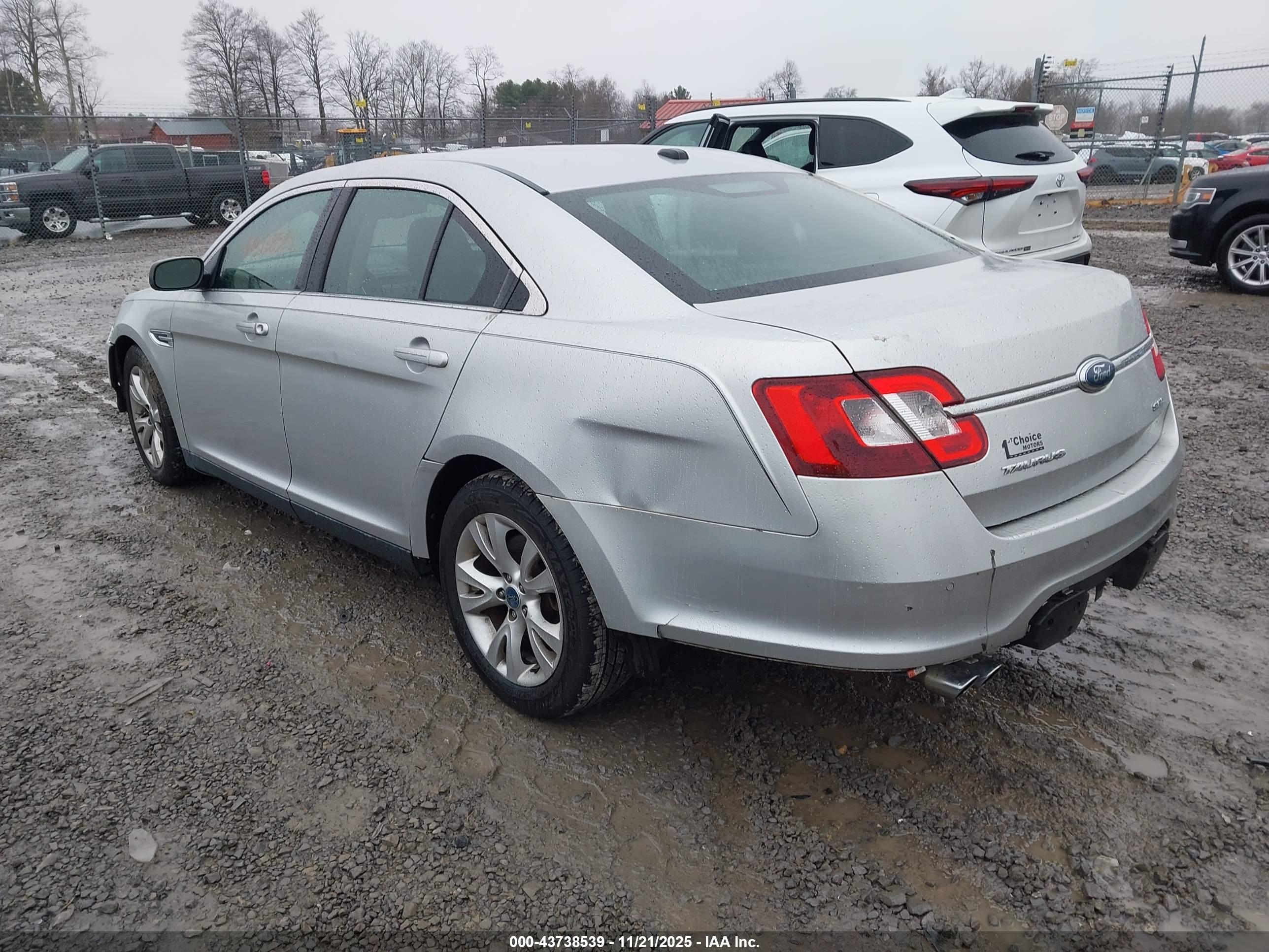 FORD TAURUS image 3