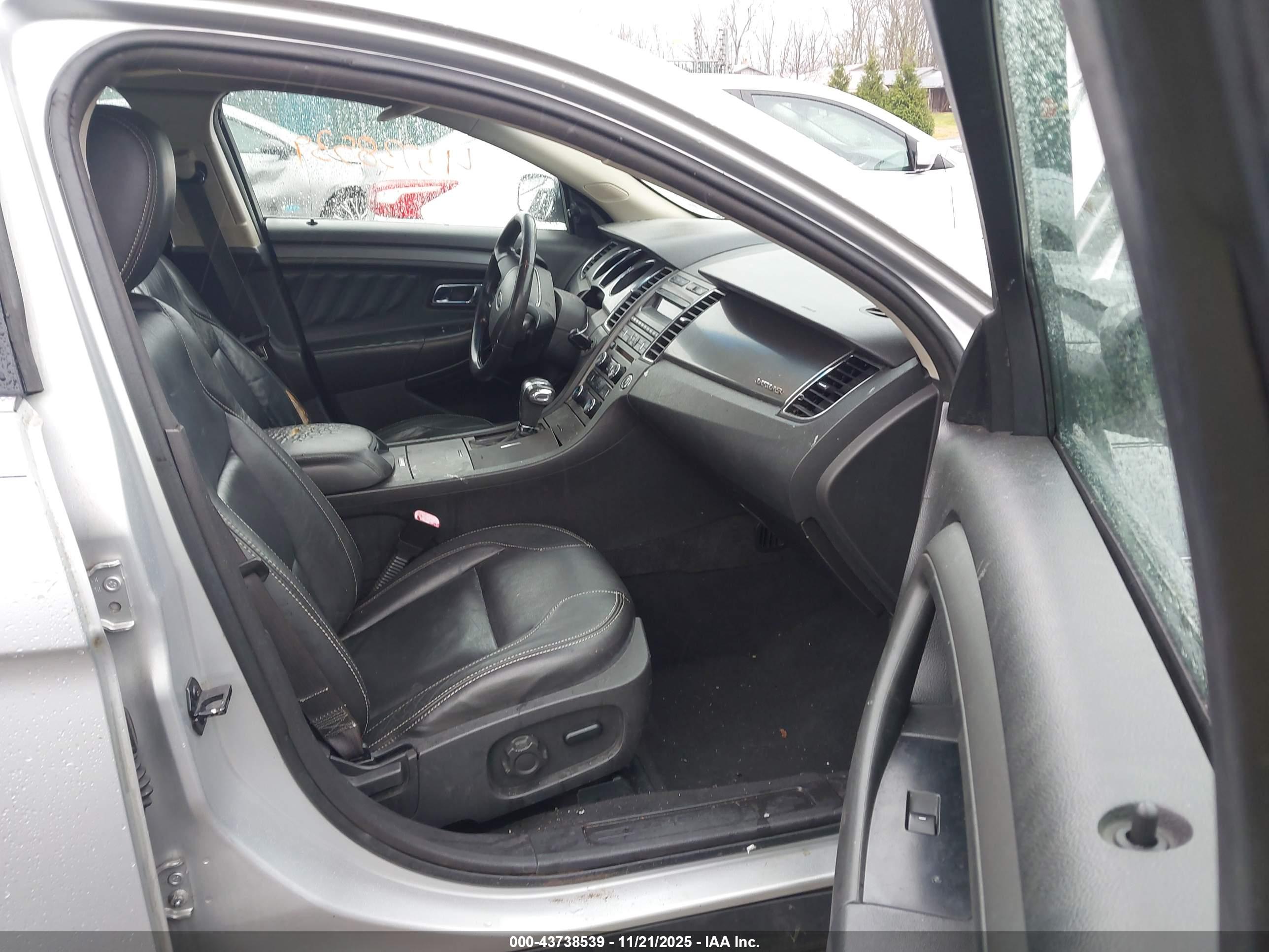 FORD TAURUS image 5