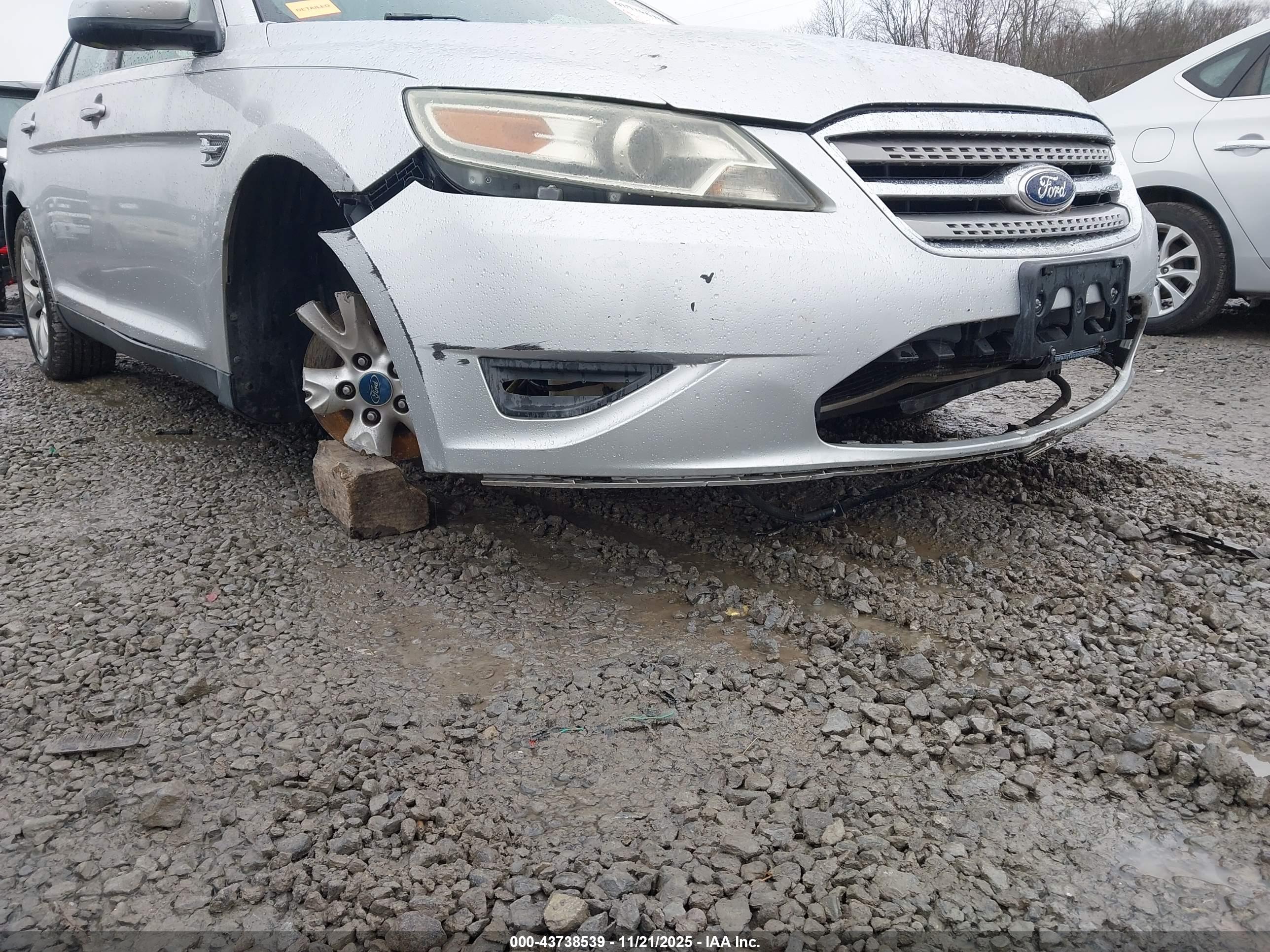 FORD TAURUS image 6