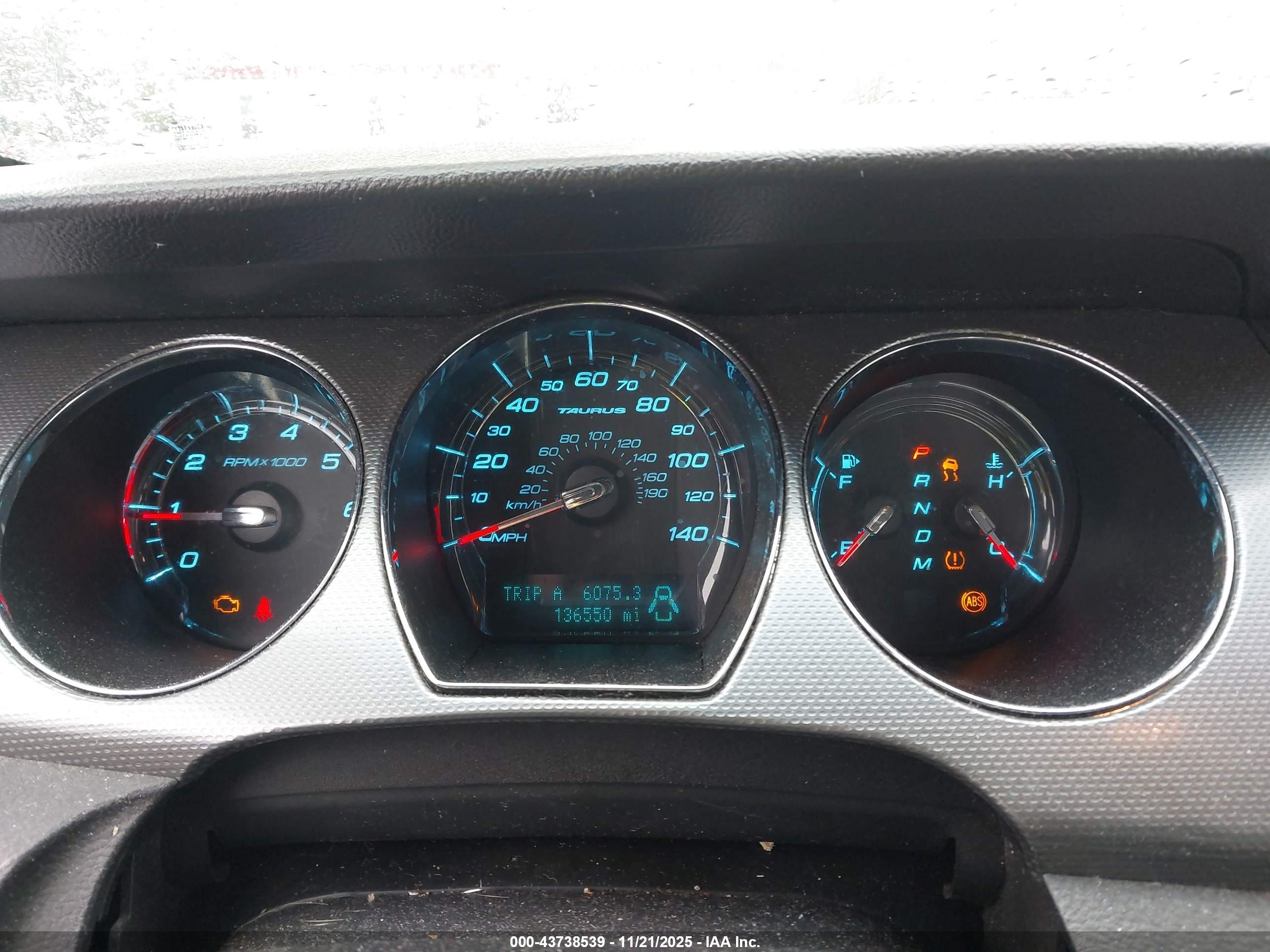 FORD TAURUS image 7