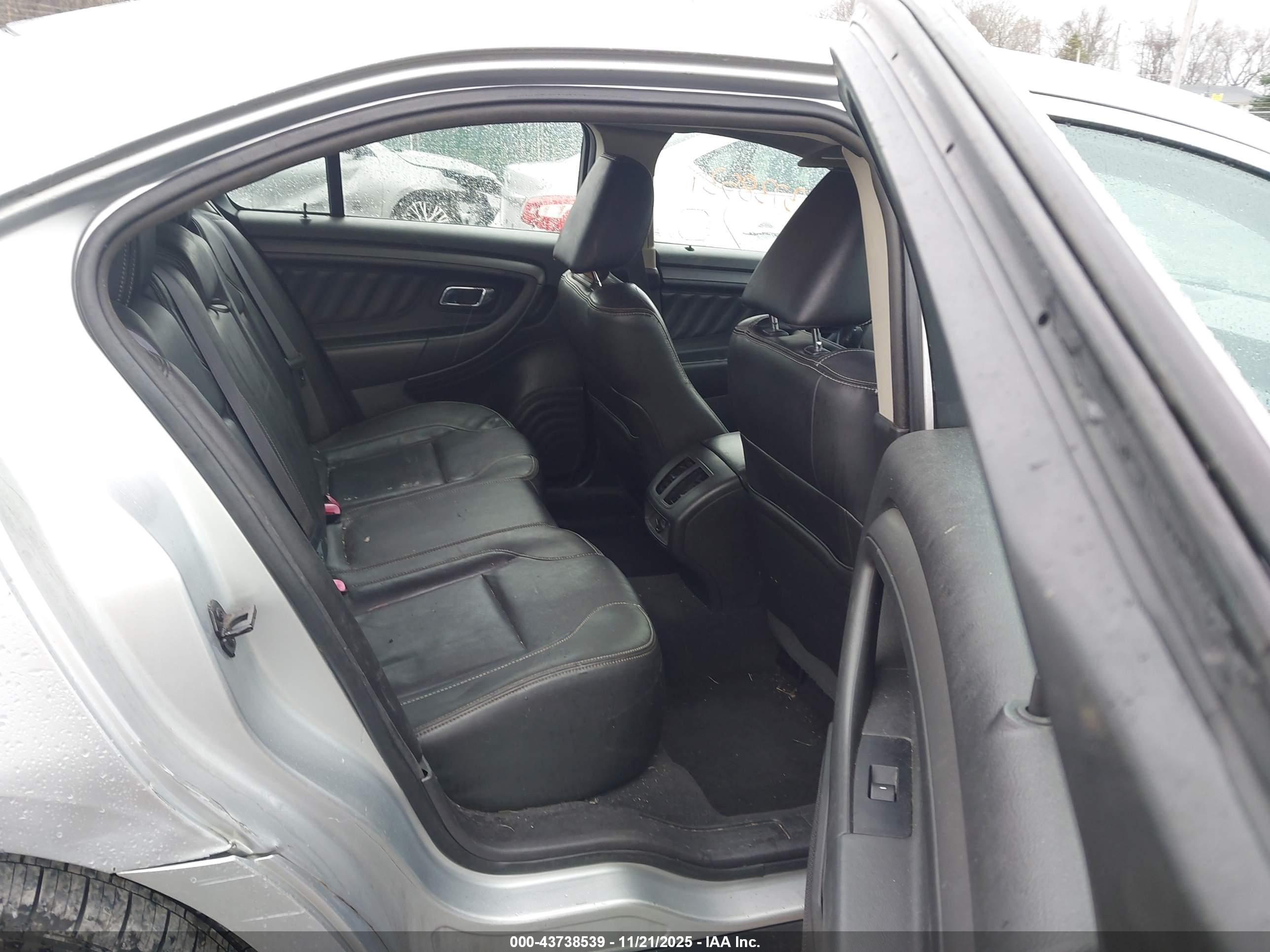 FORD TAURUS image 8