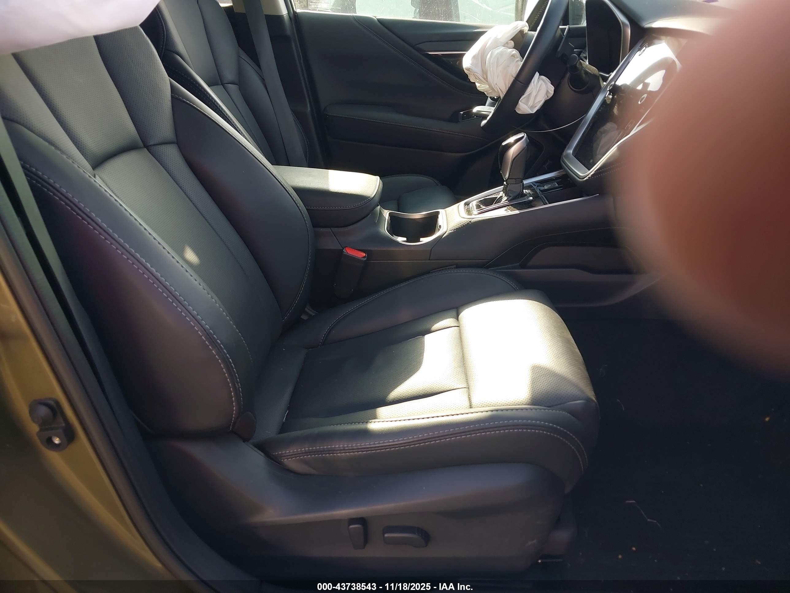 SUBARU OUTBACK image 5