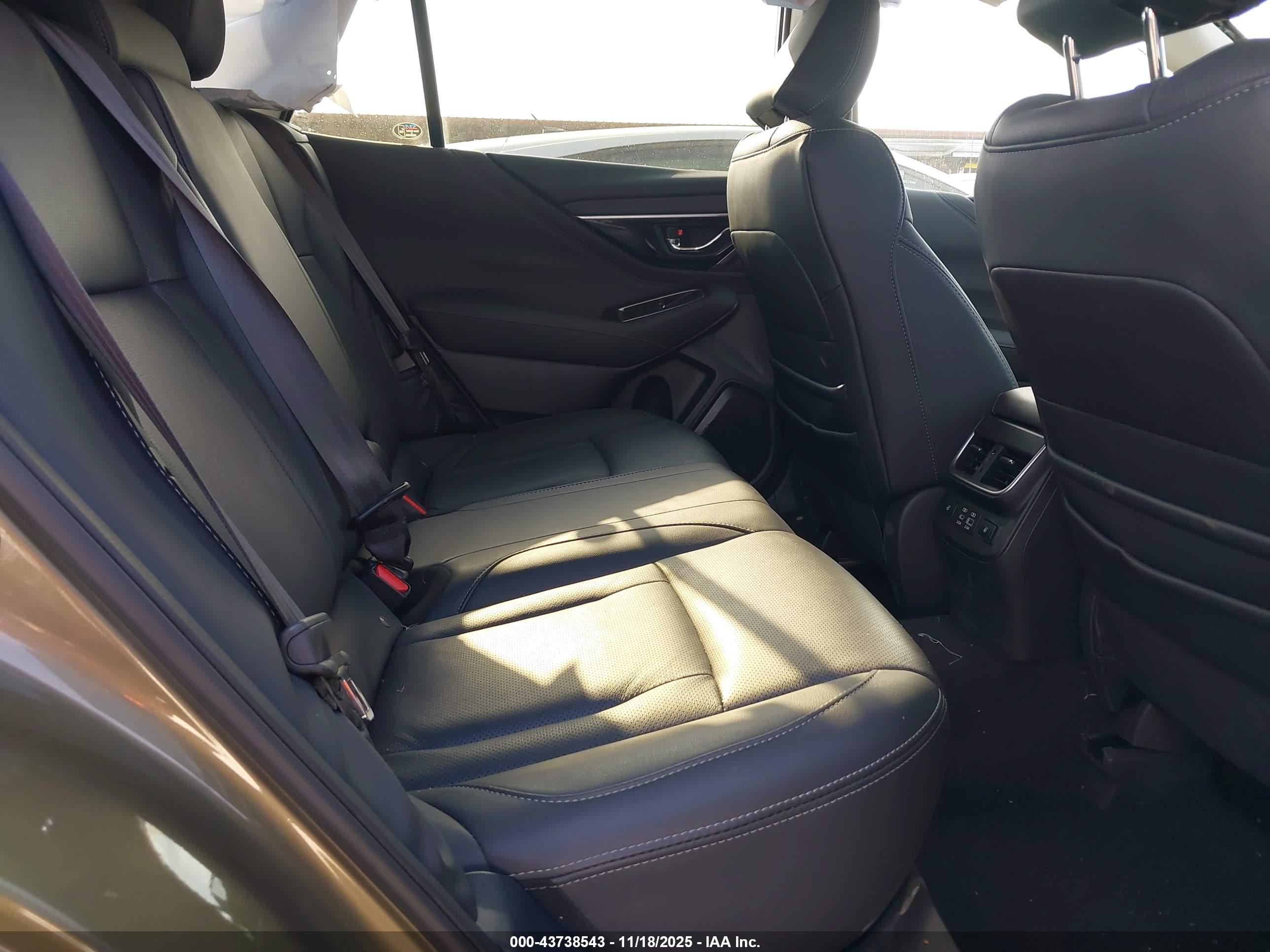 SUBARU OUTBACK image 8