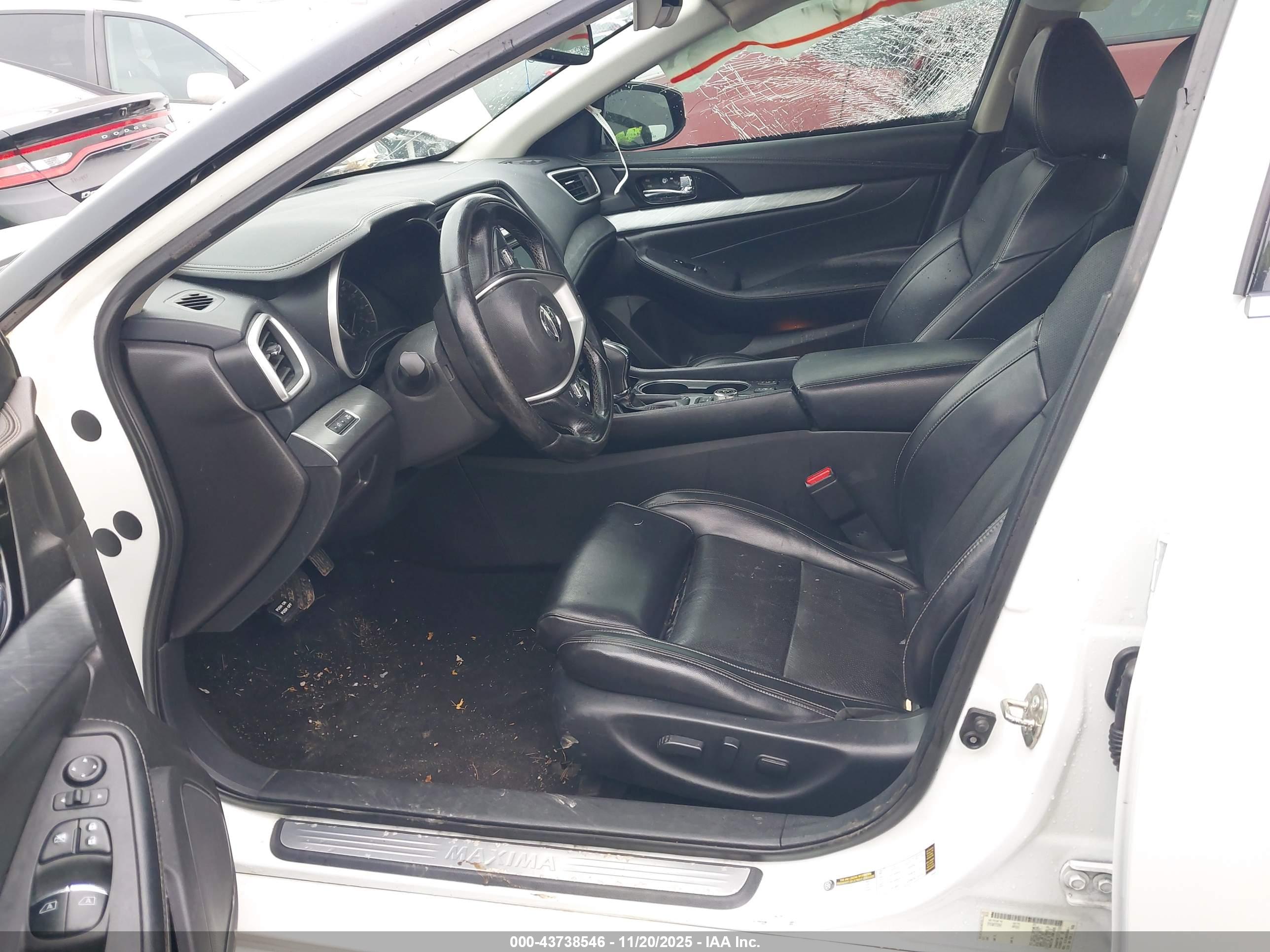NISSAN MAXIMA image 5